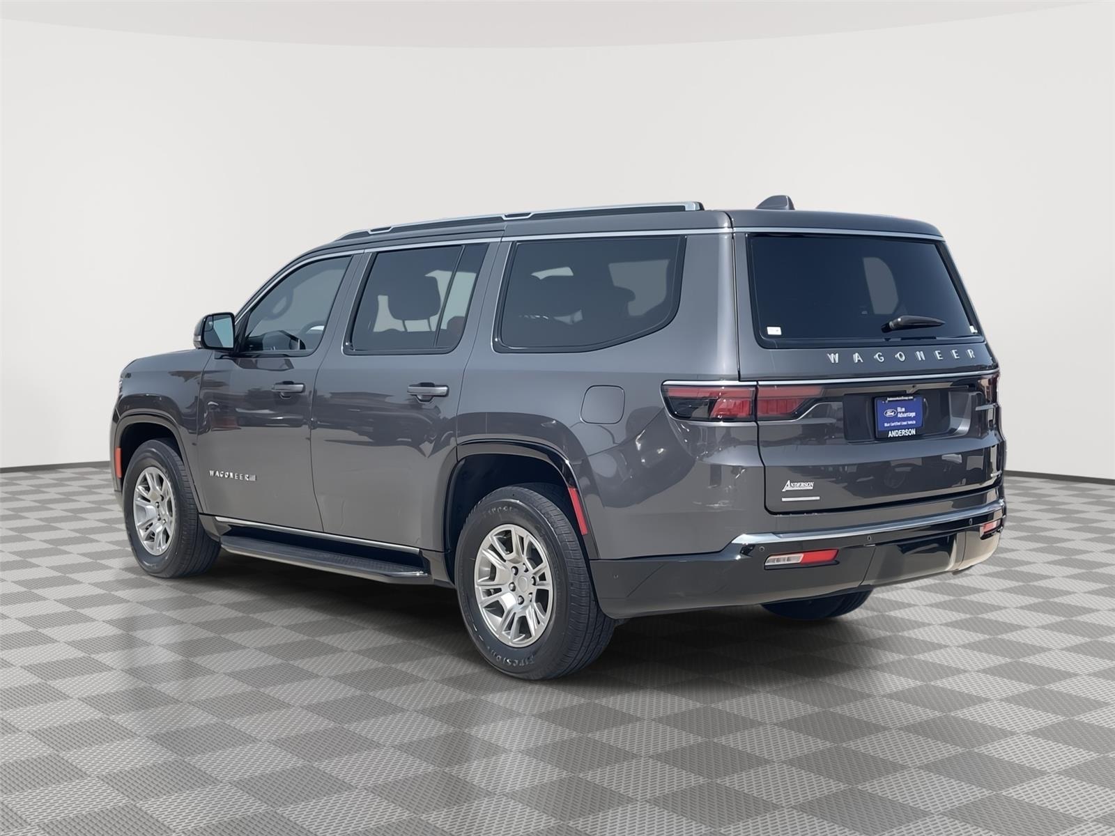 Vehicle photo 9