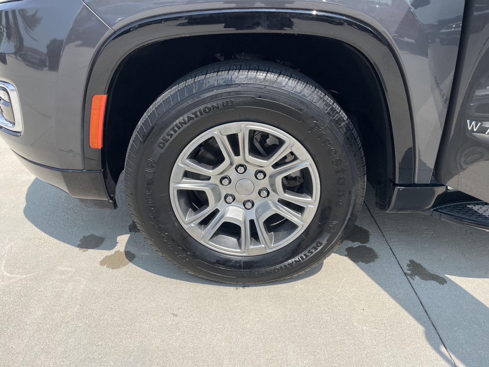 Vehicle photo 10