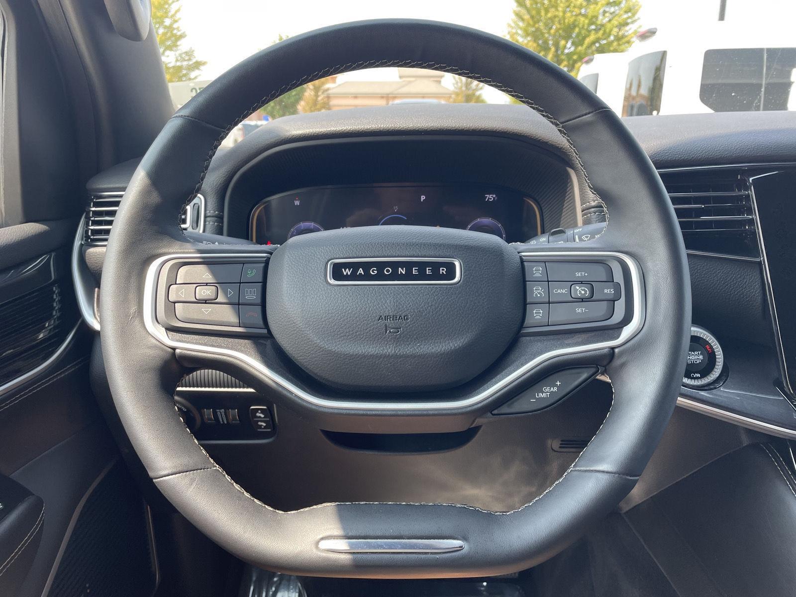 Vehicle photo 12