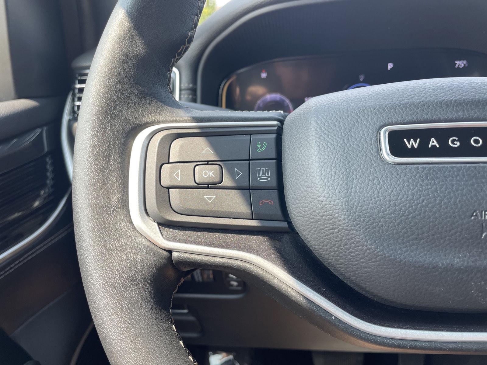 Vehicle photo 12