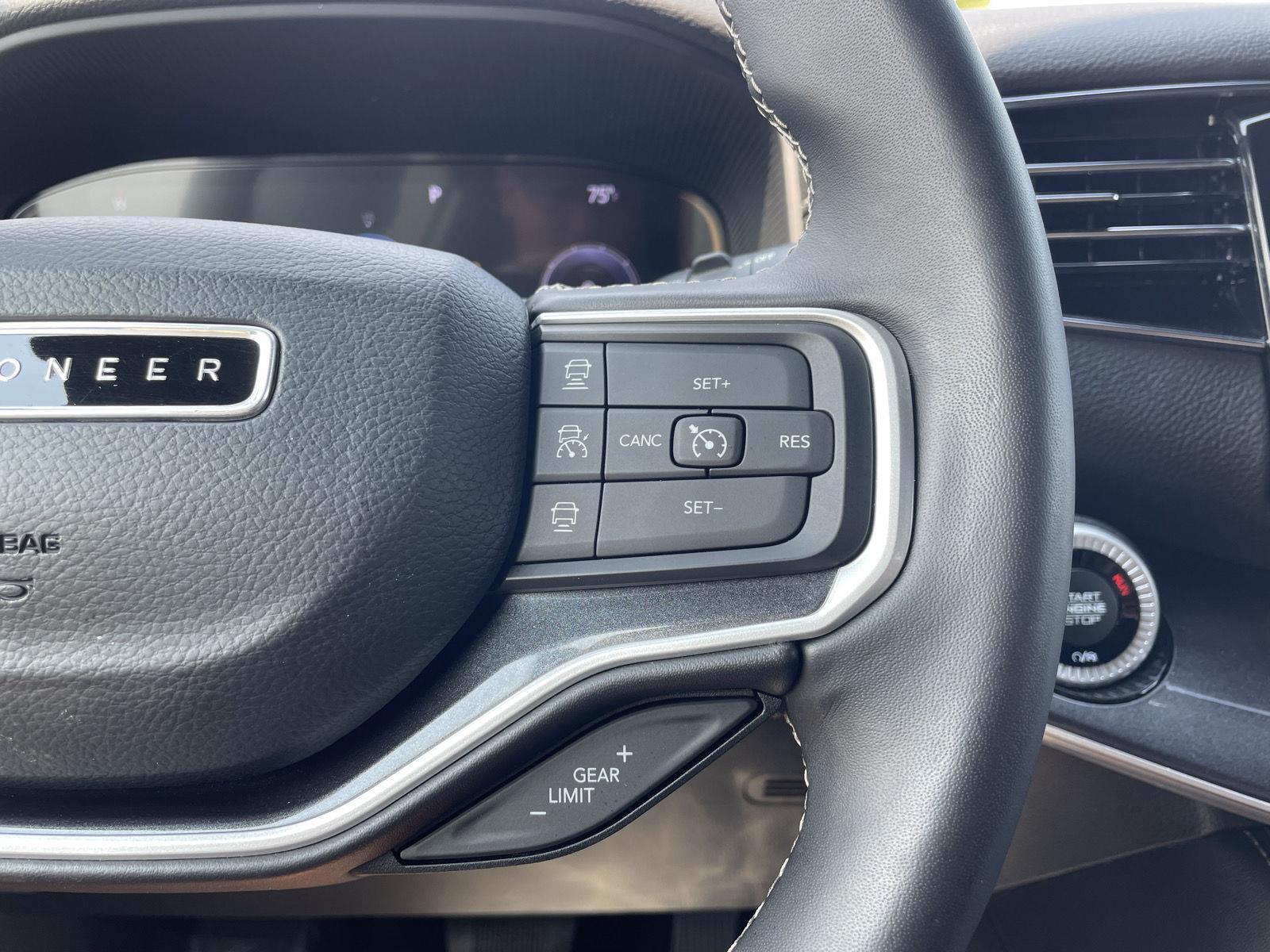 Vehicle photo 13