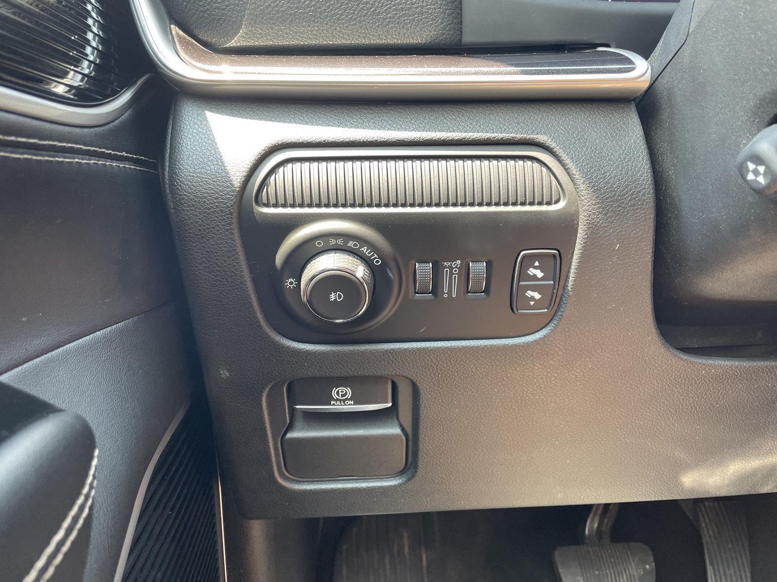 Vehicle photo 16