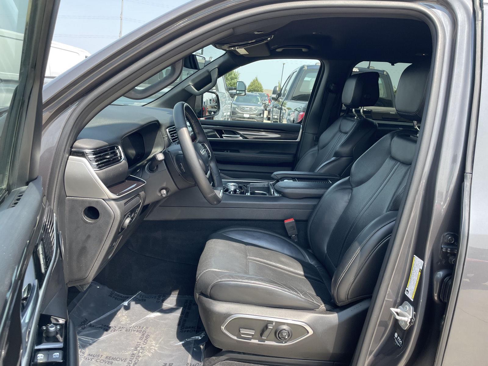 Vehicle photo 16