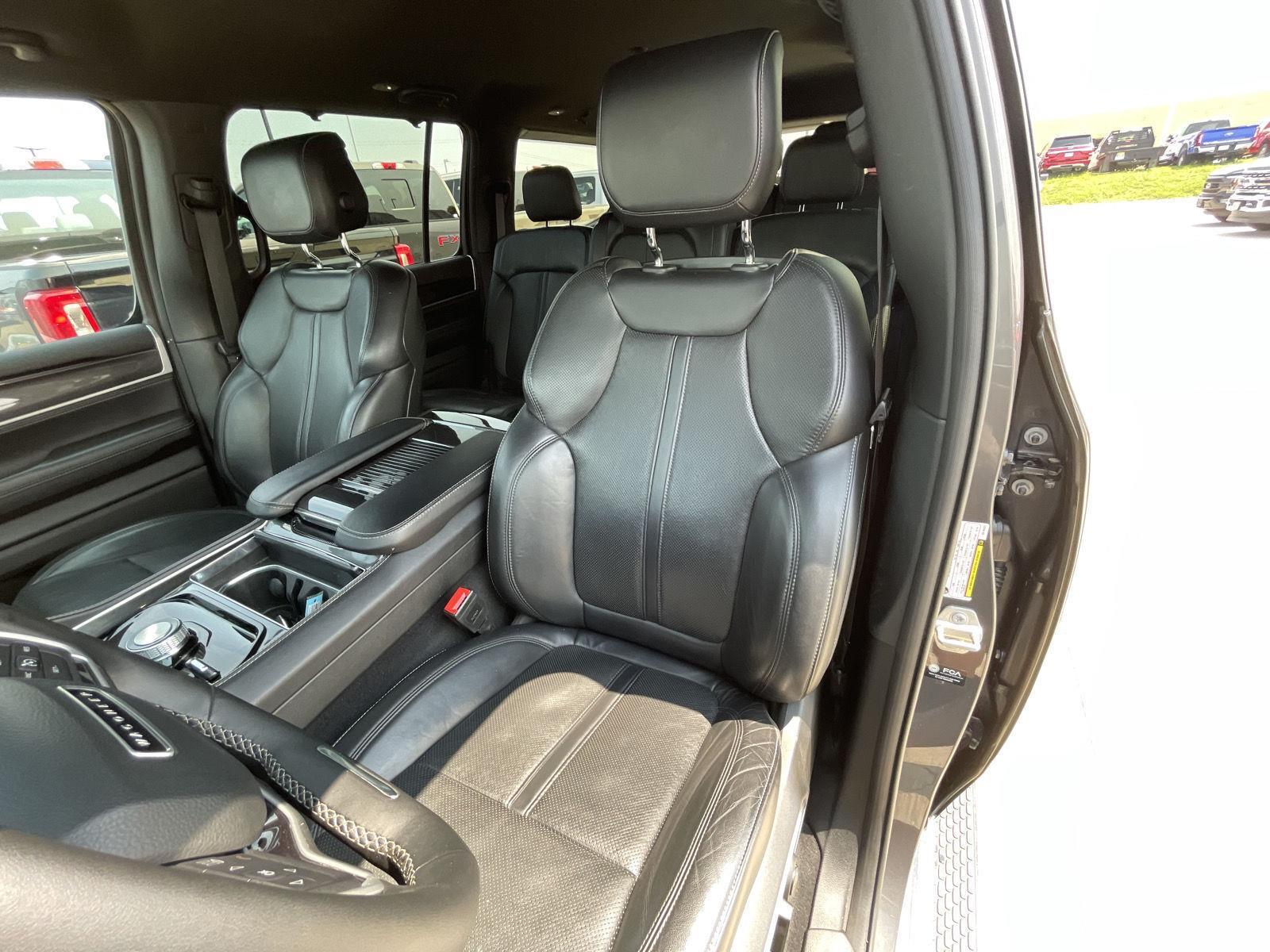 Vehicle photo 17
