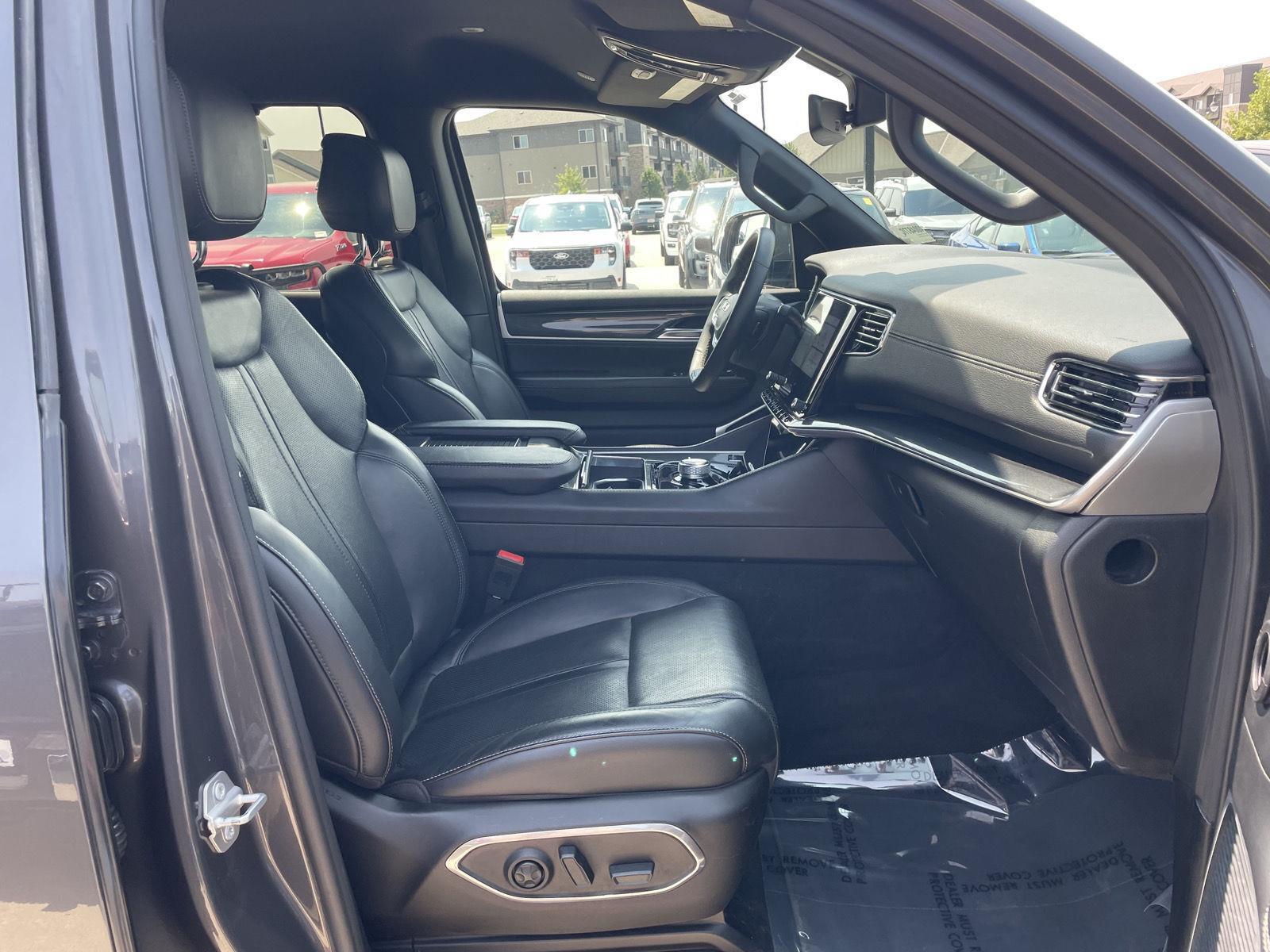 Vehicle photo 18