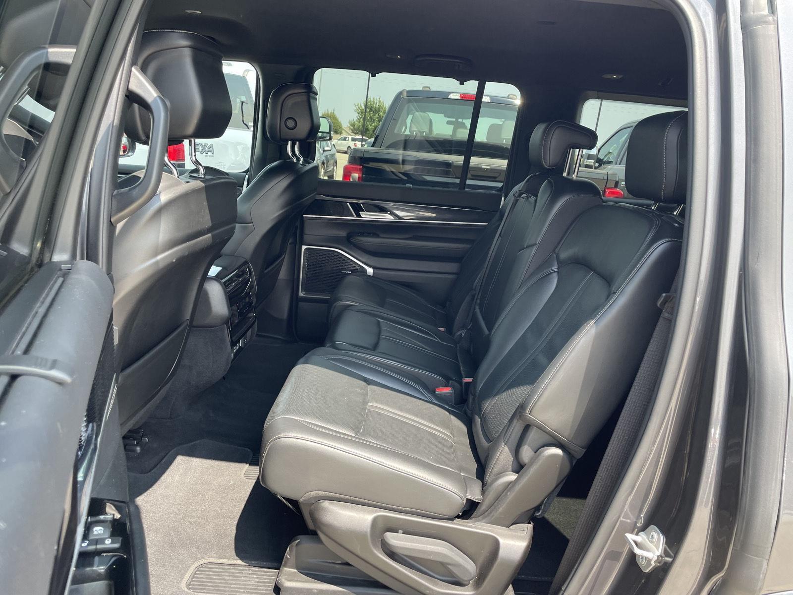 Vehicle photo 19