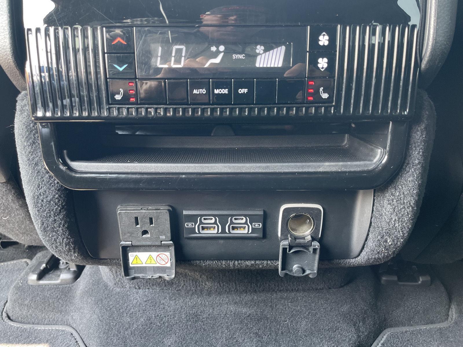 Vehicle photo 20
