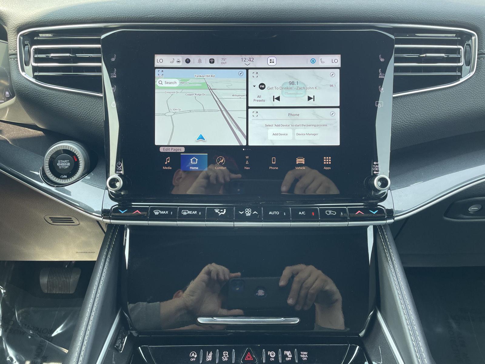 Vehicle photo 23