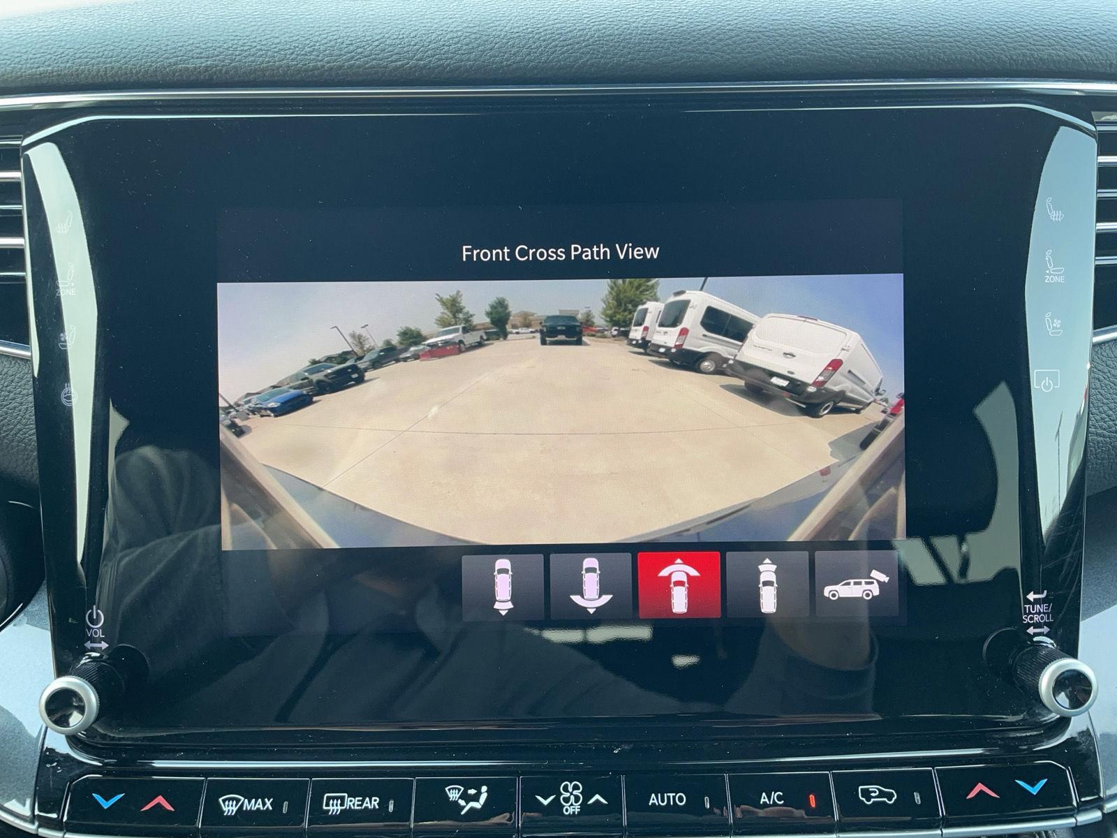 Vehicle photo 25