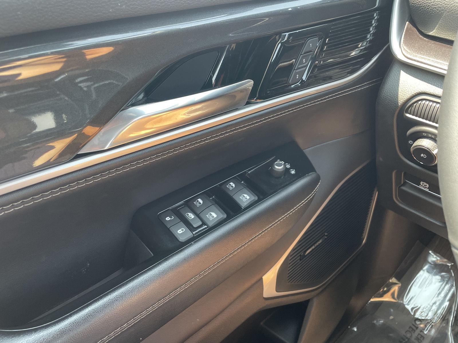 Vehicle photo 31