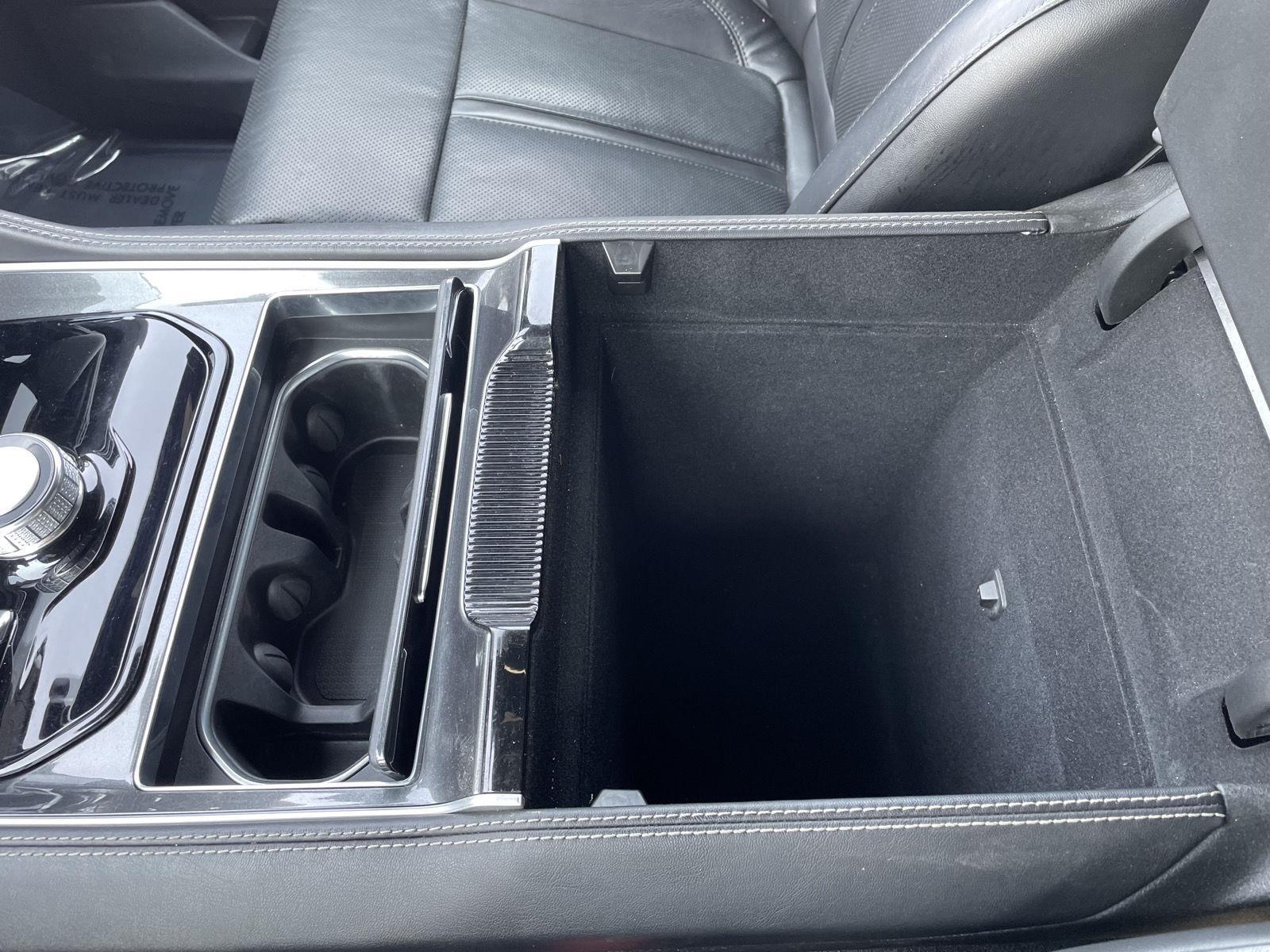 Vehicle photo 33