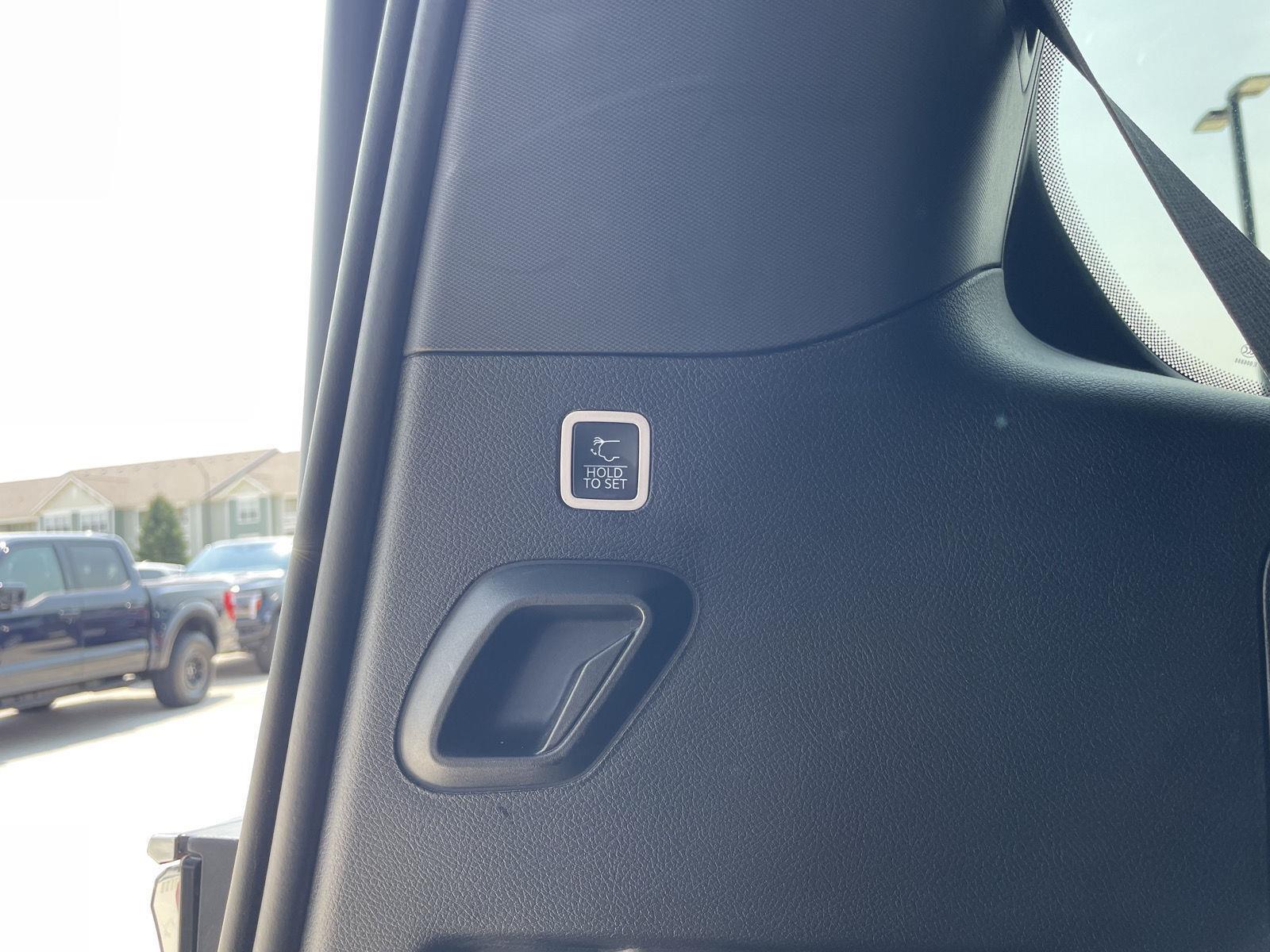 Vehicle photo 37
