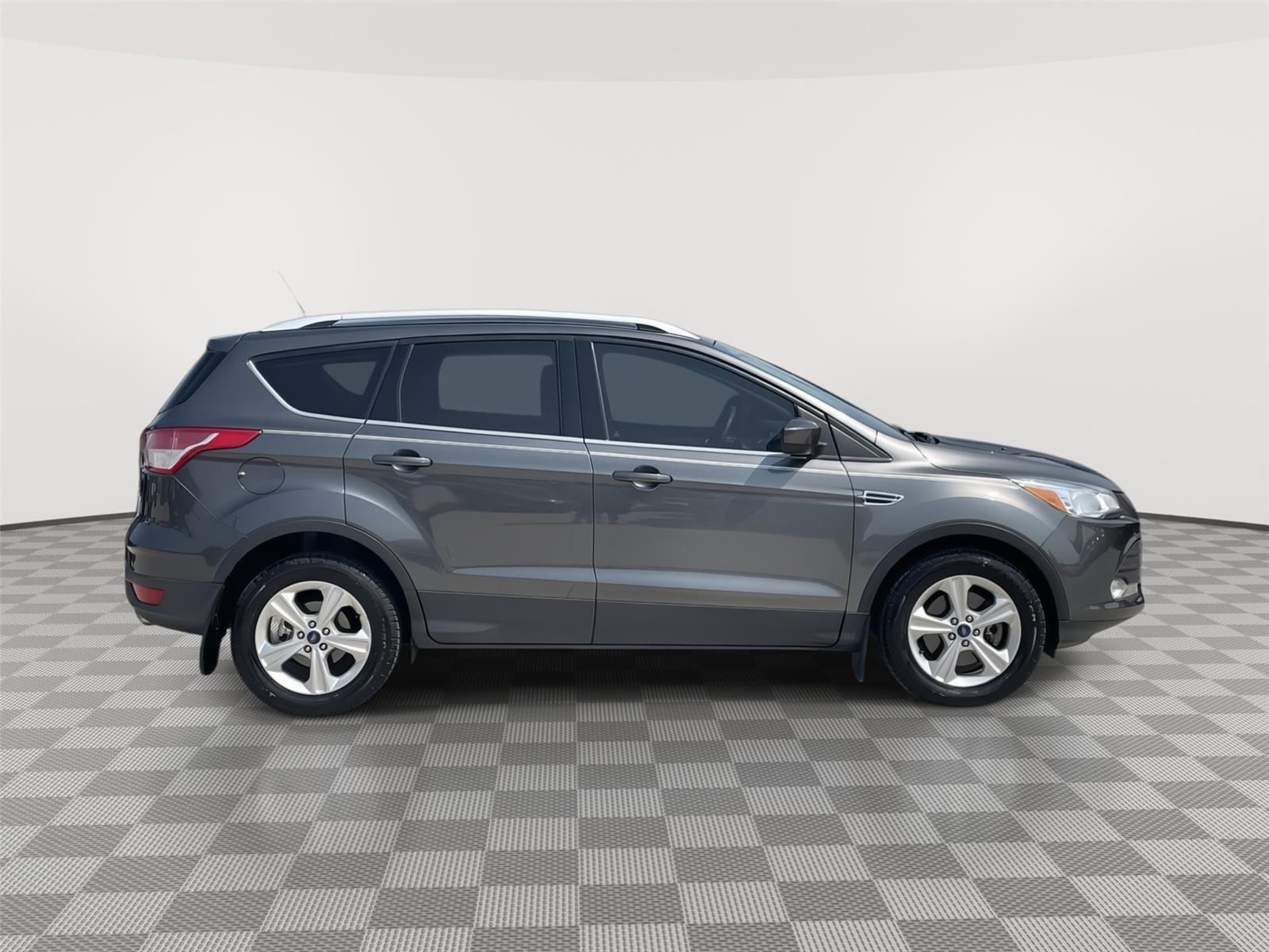 Vehicle photo 6