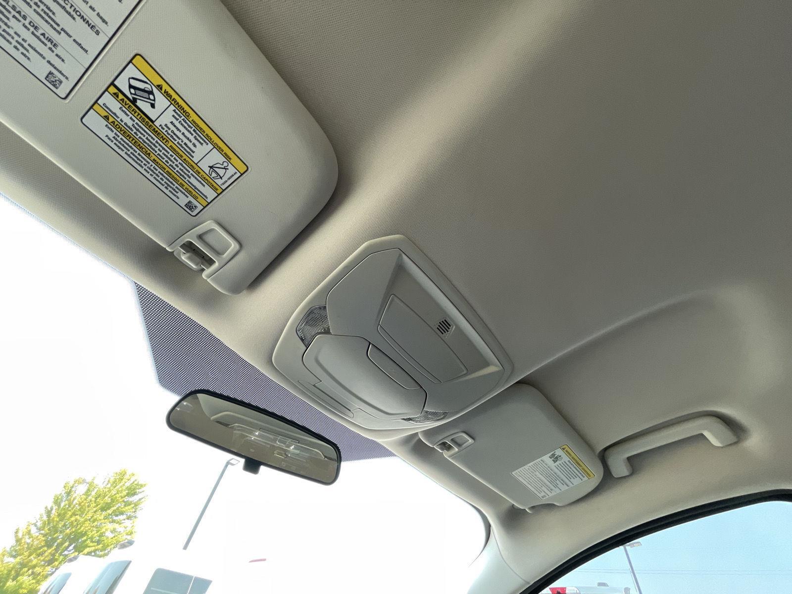 Vehicle photo 20