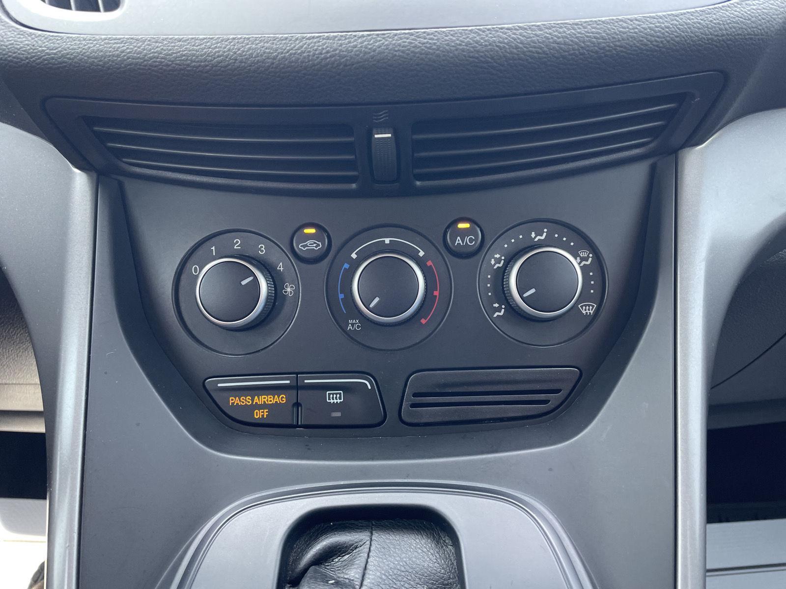 Vehicle photo 24