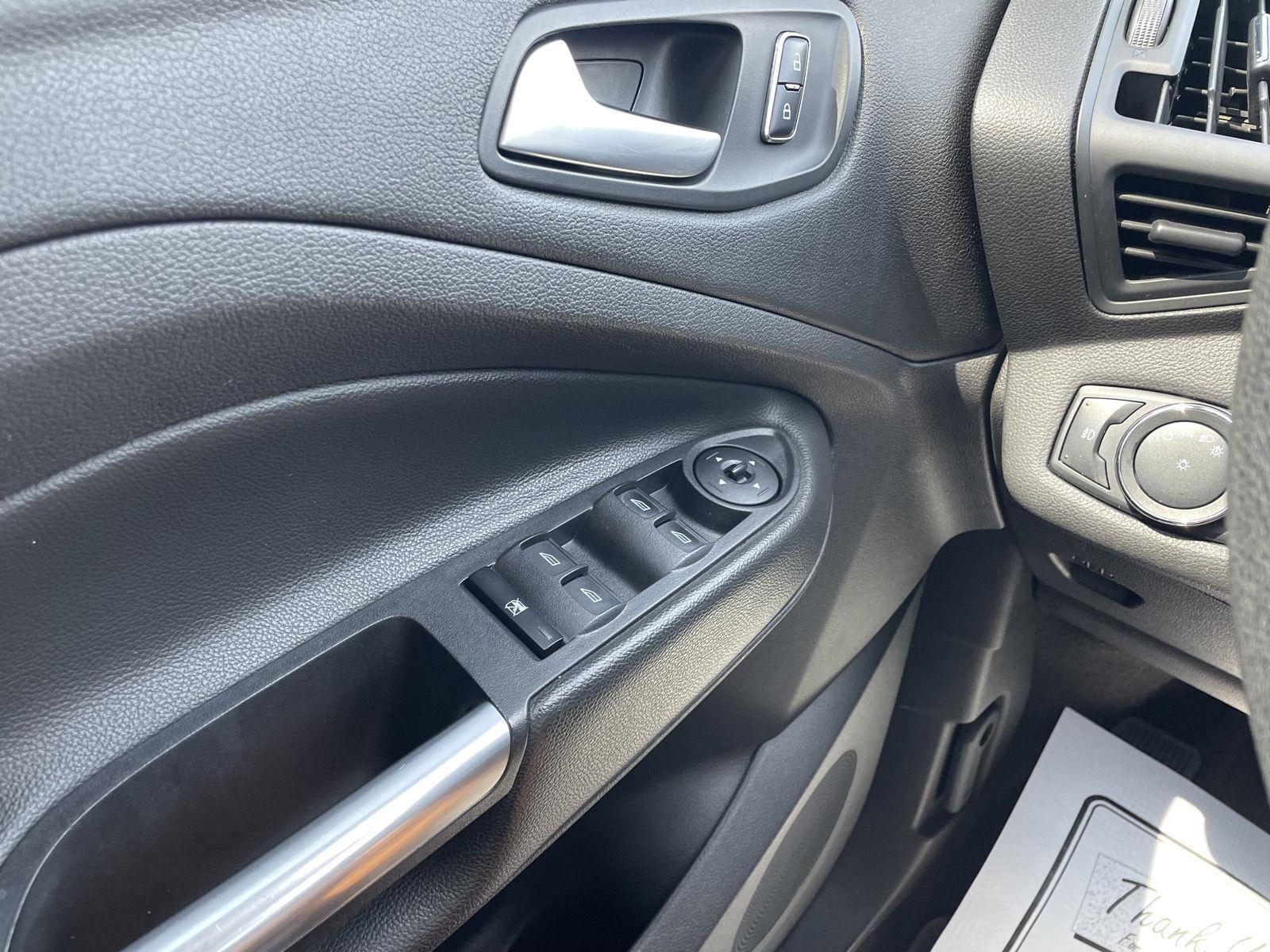 Vehicle photo 25