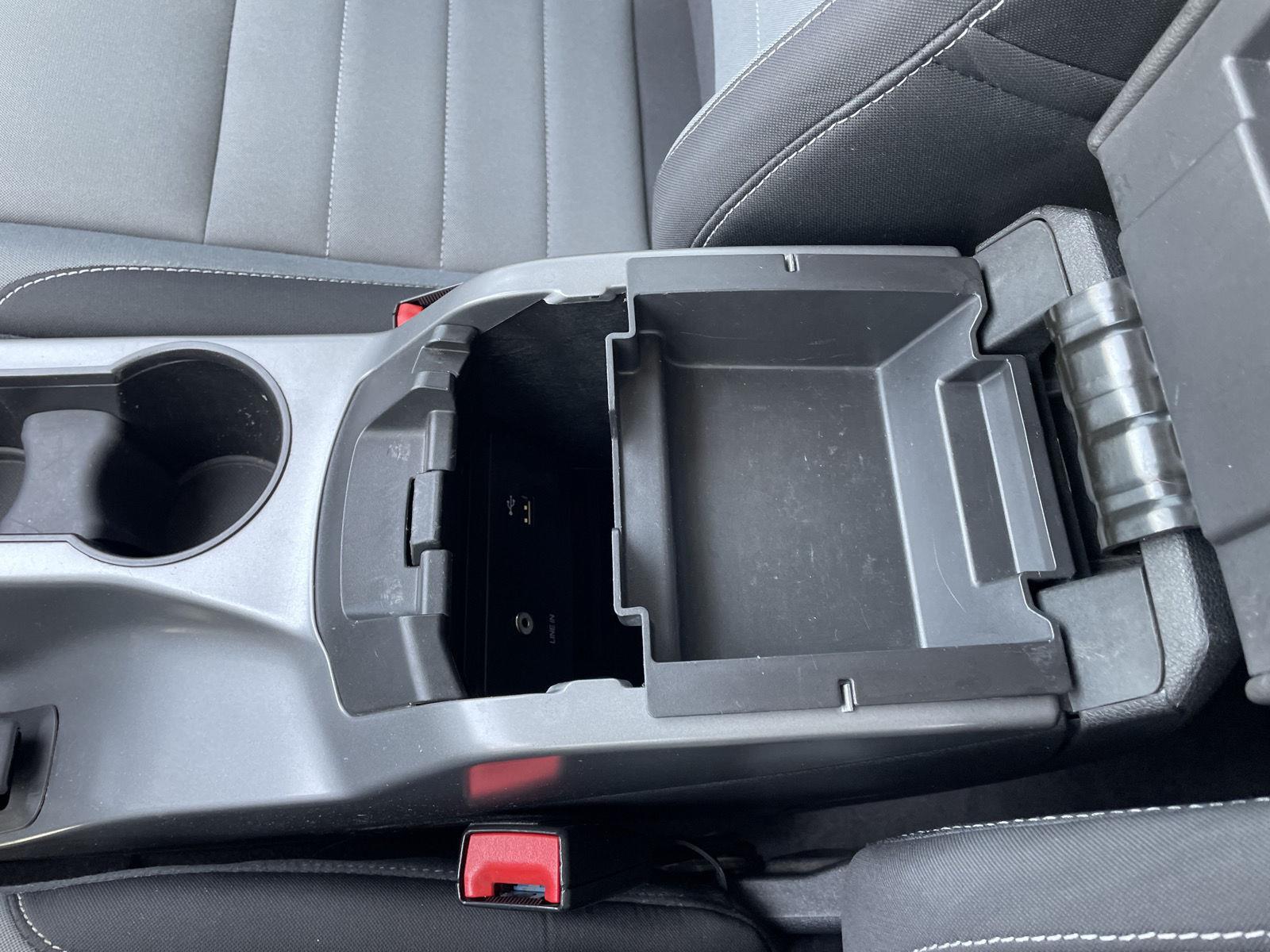 Vehicle photo 27