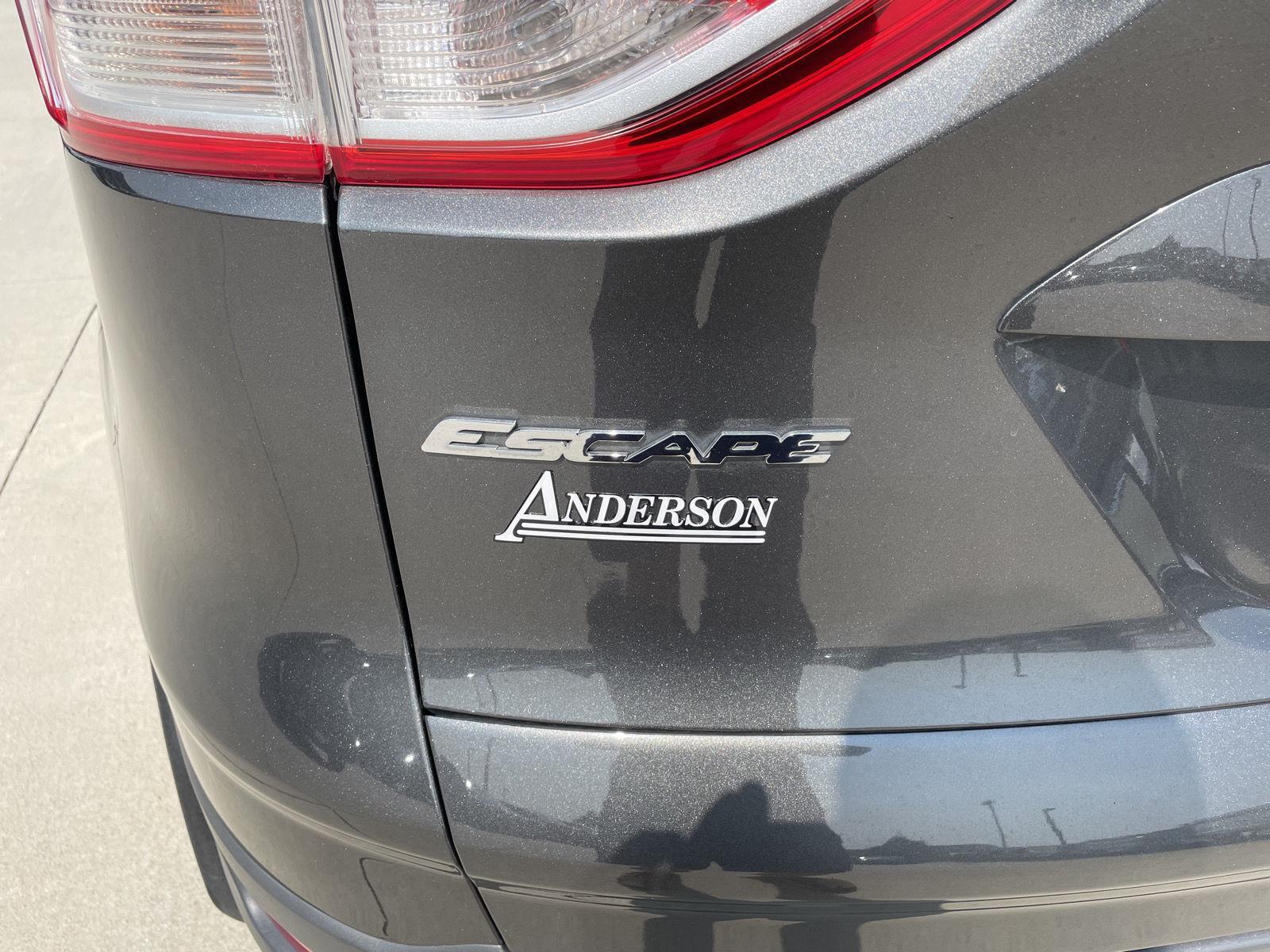 Vehicle photo 32