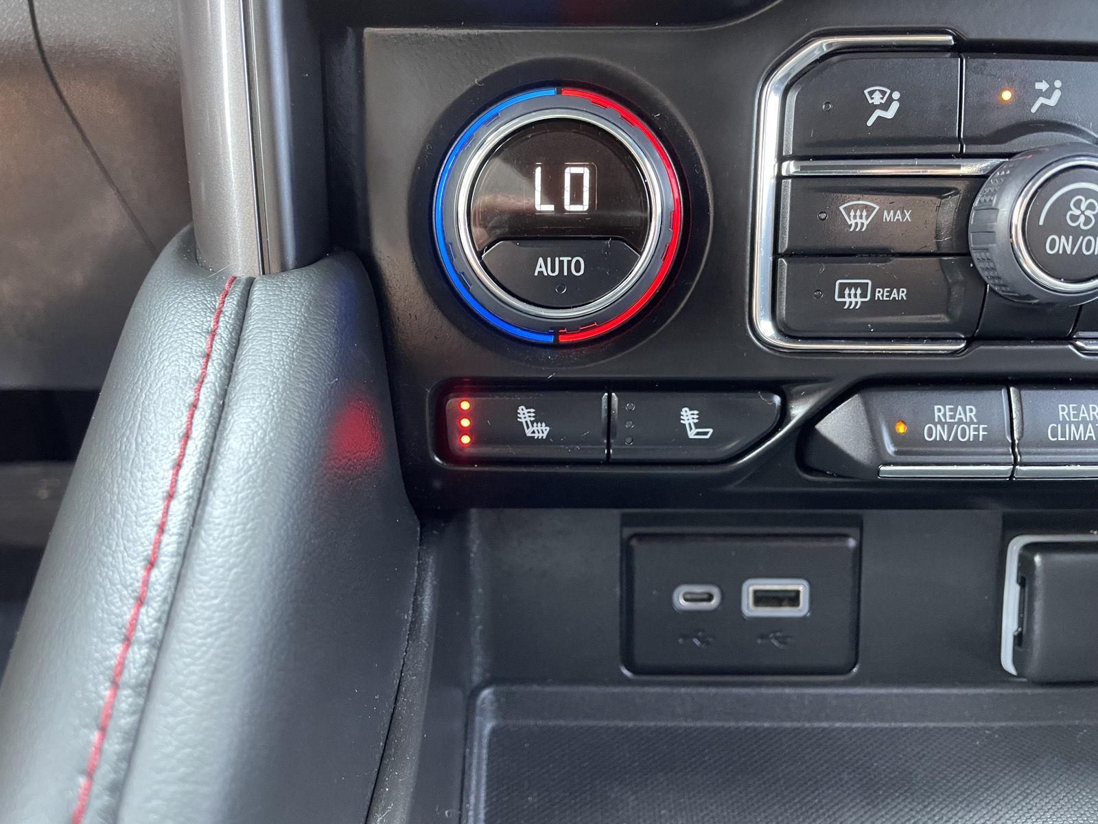 Vehicle photo 30