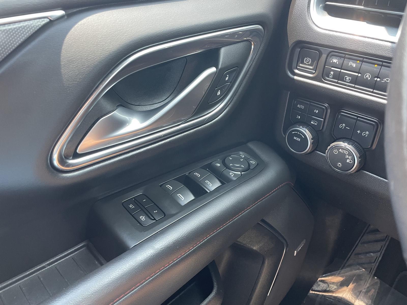 Vehicle photo 33