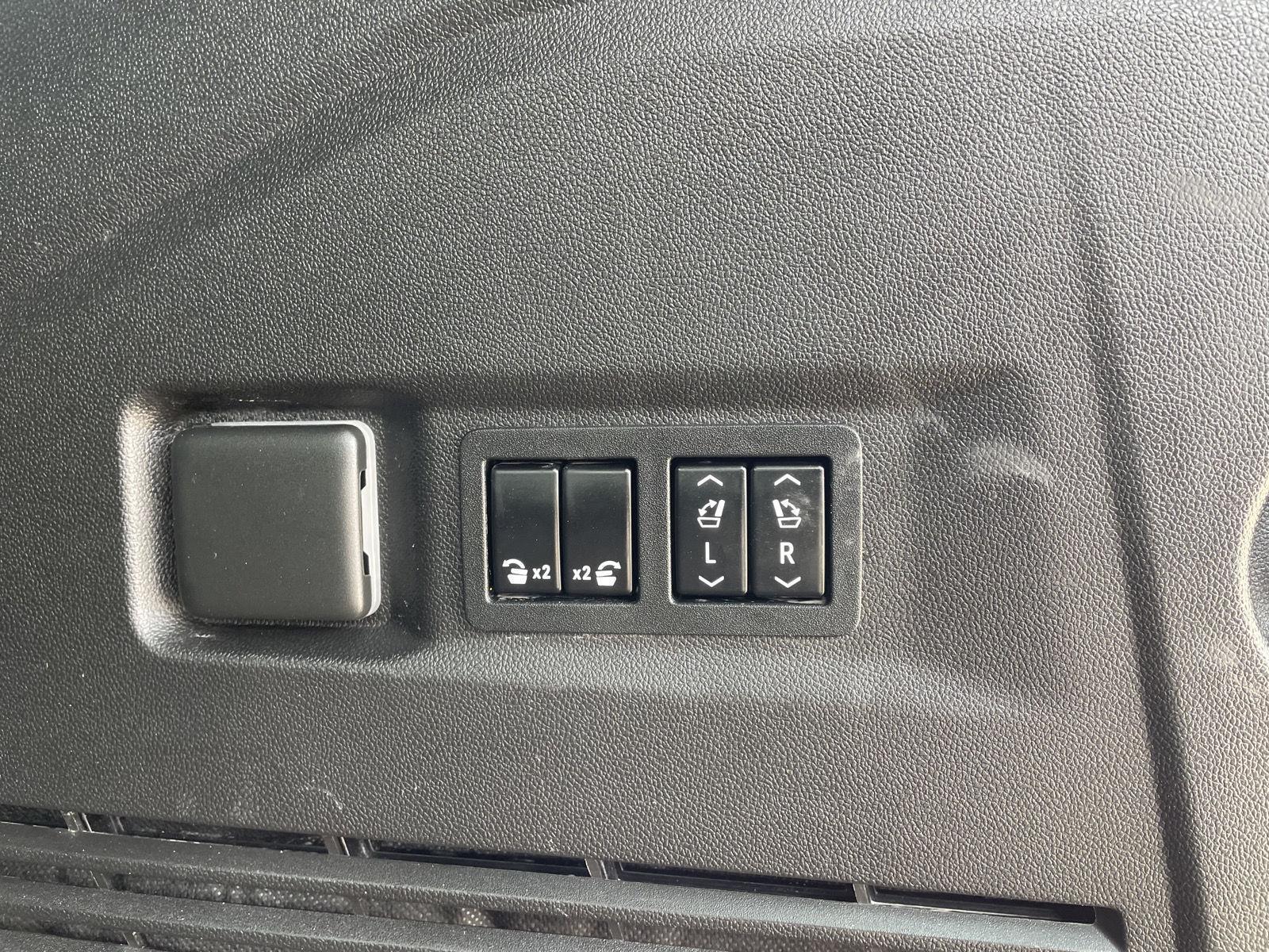 Vehicle photo 40