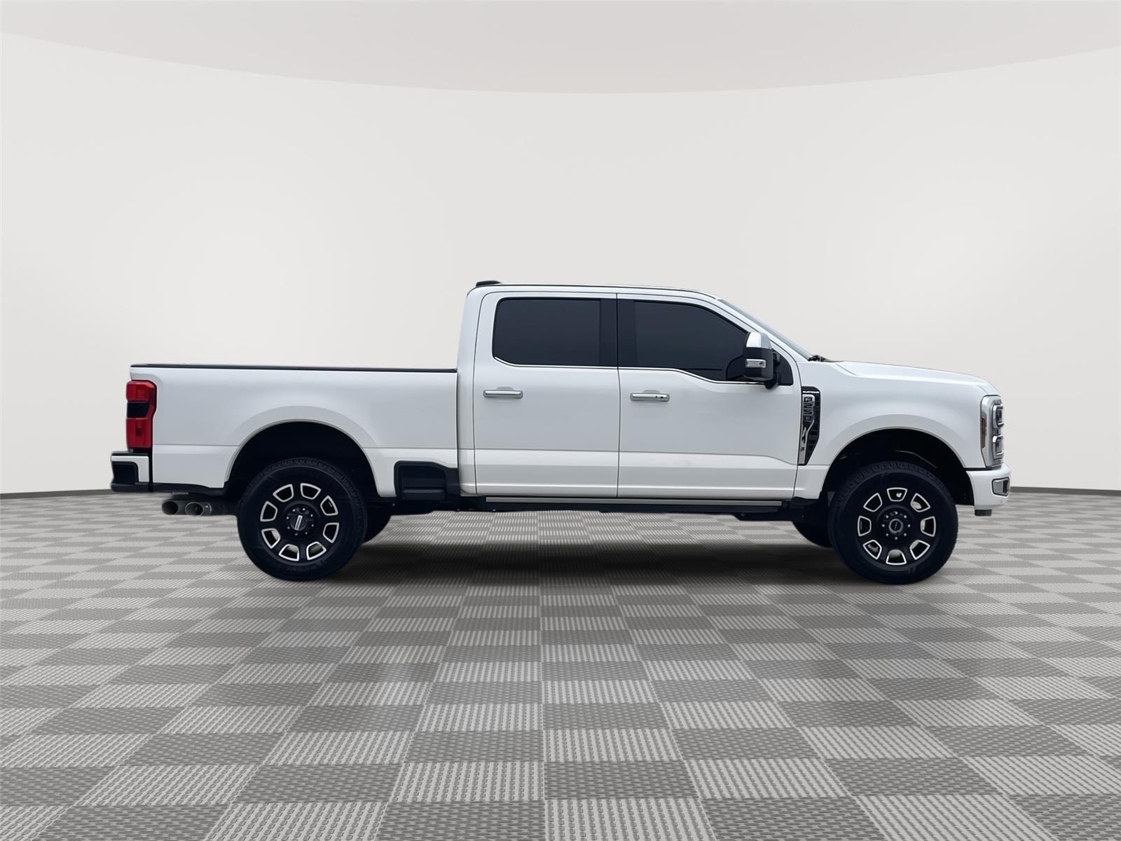 Vehicle photo 6