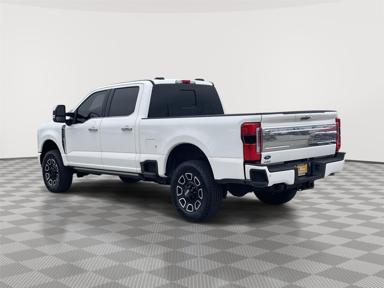 Vehicle photo 9