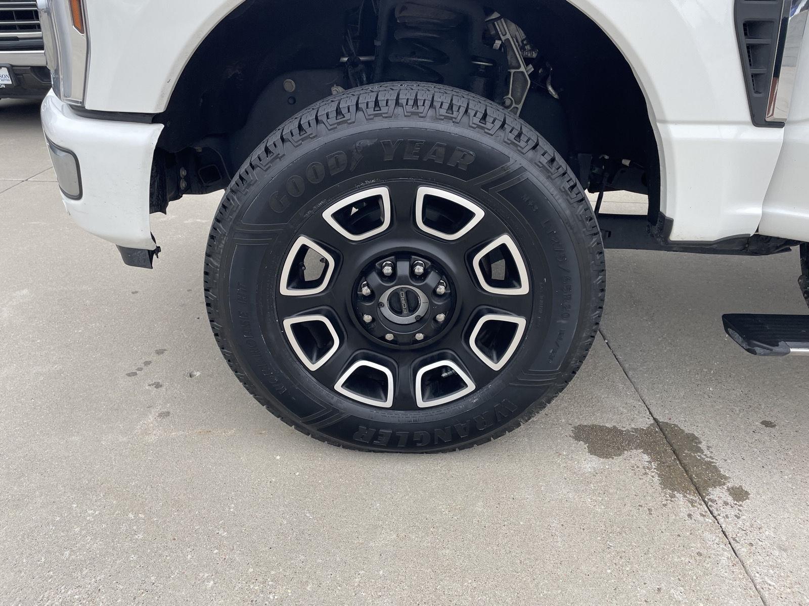 Vehicle photo 10
