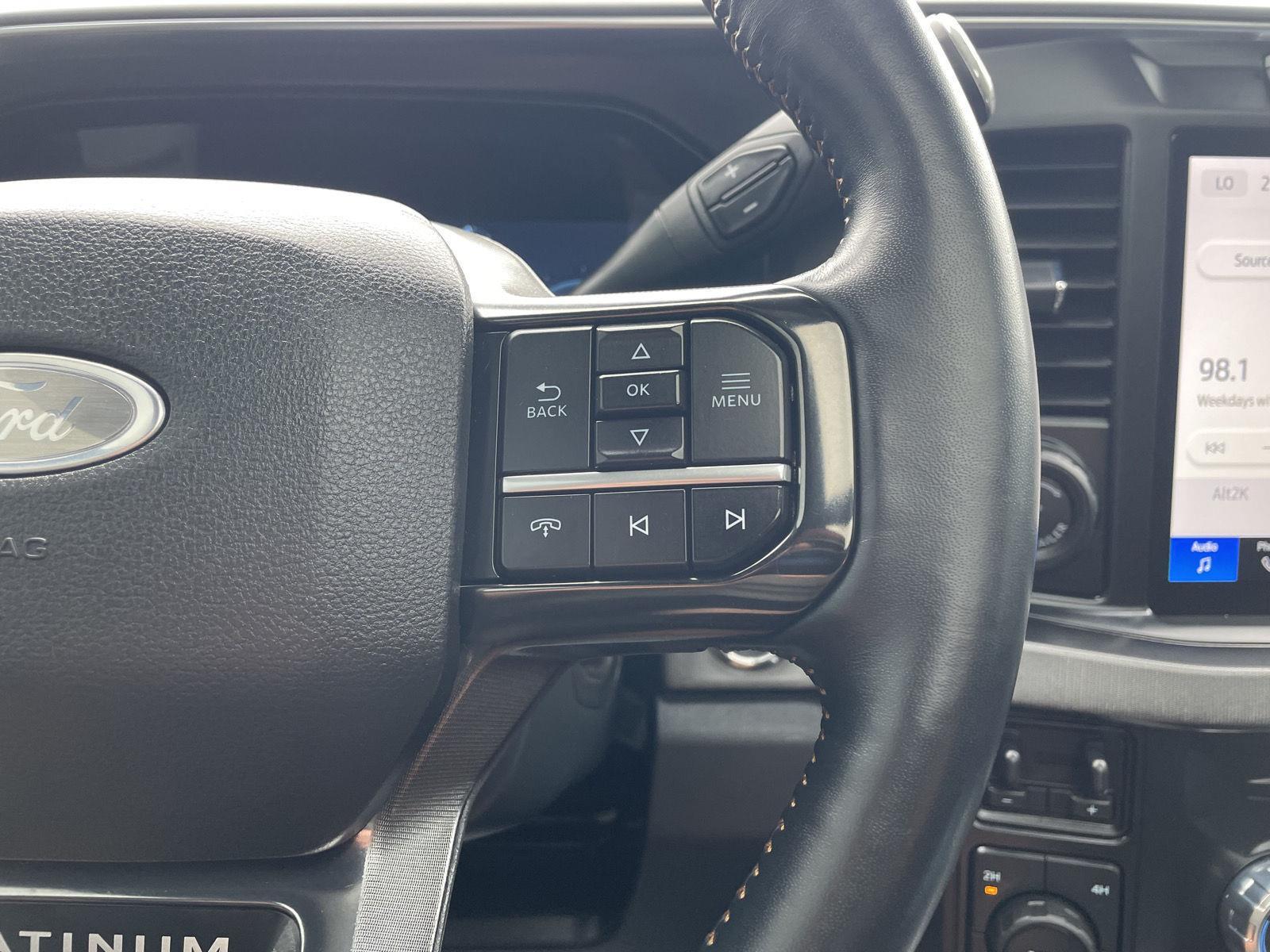 Vehicle photo 14