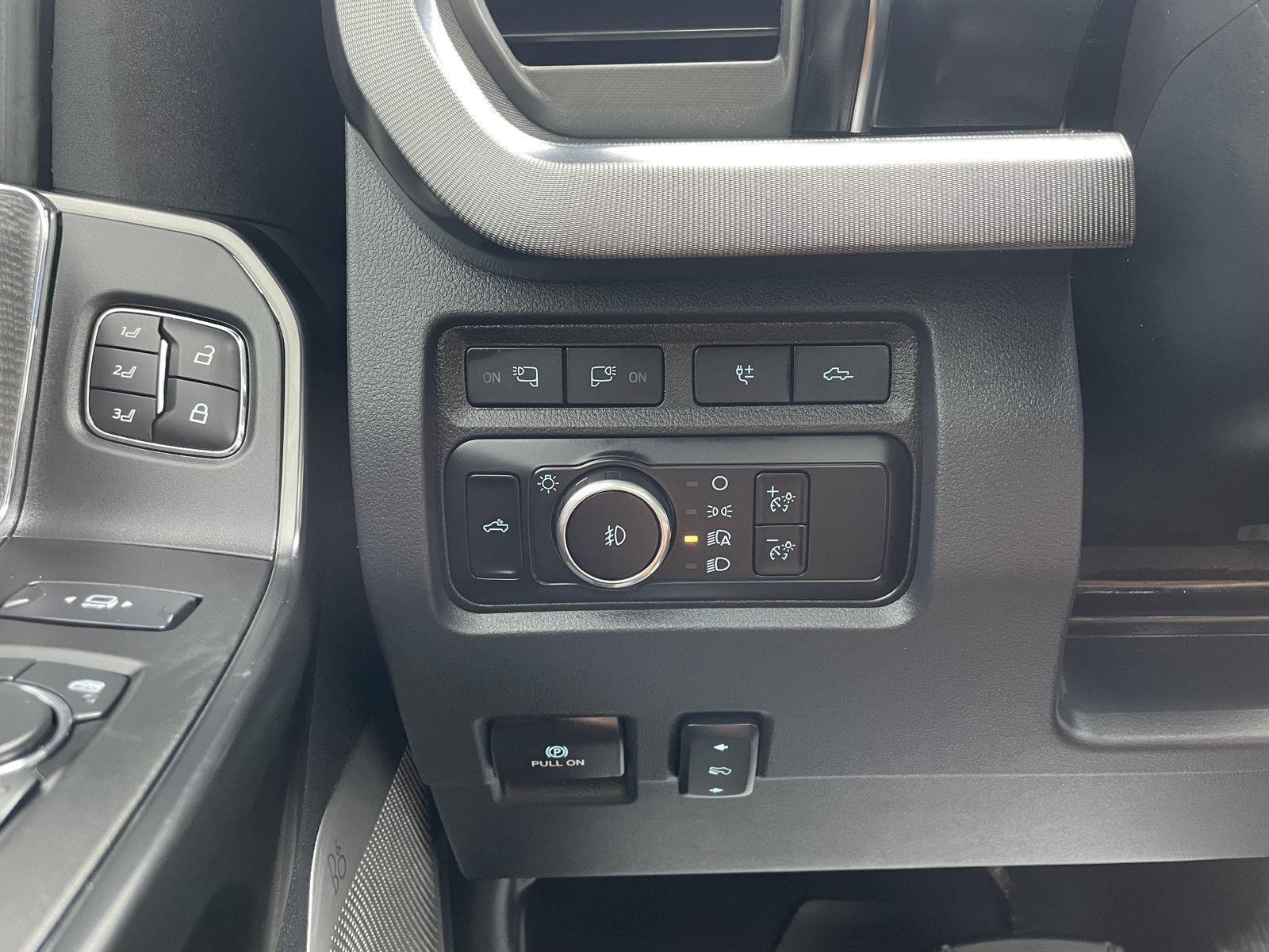 Vehicle photo 16