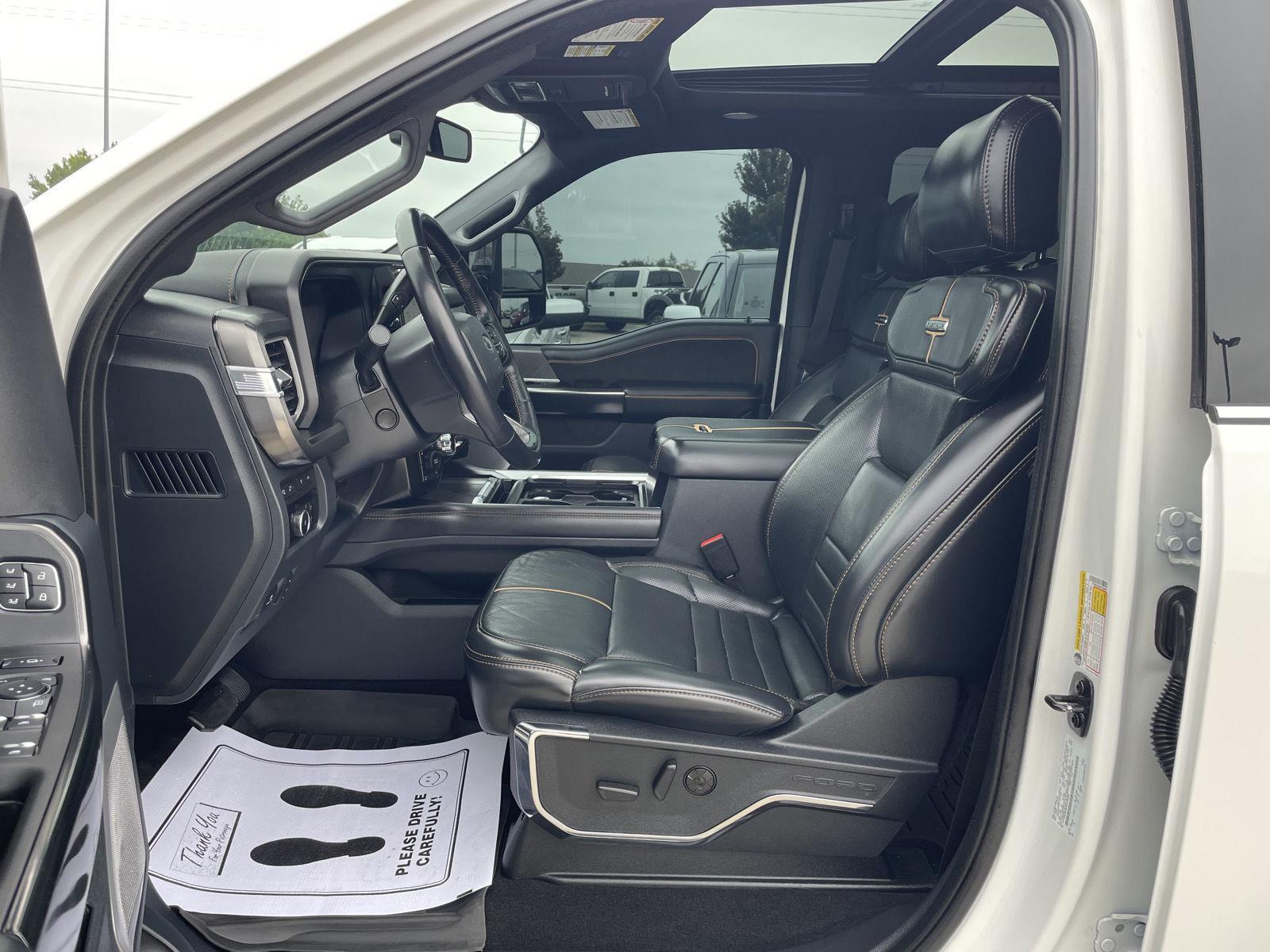 Vehicle photo 17