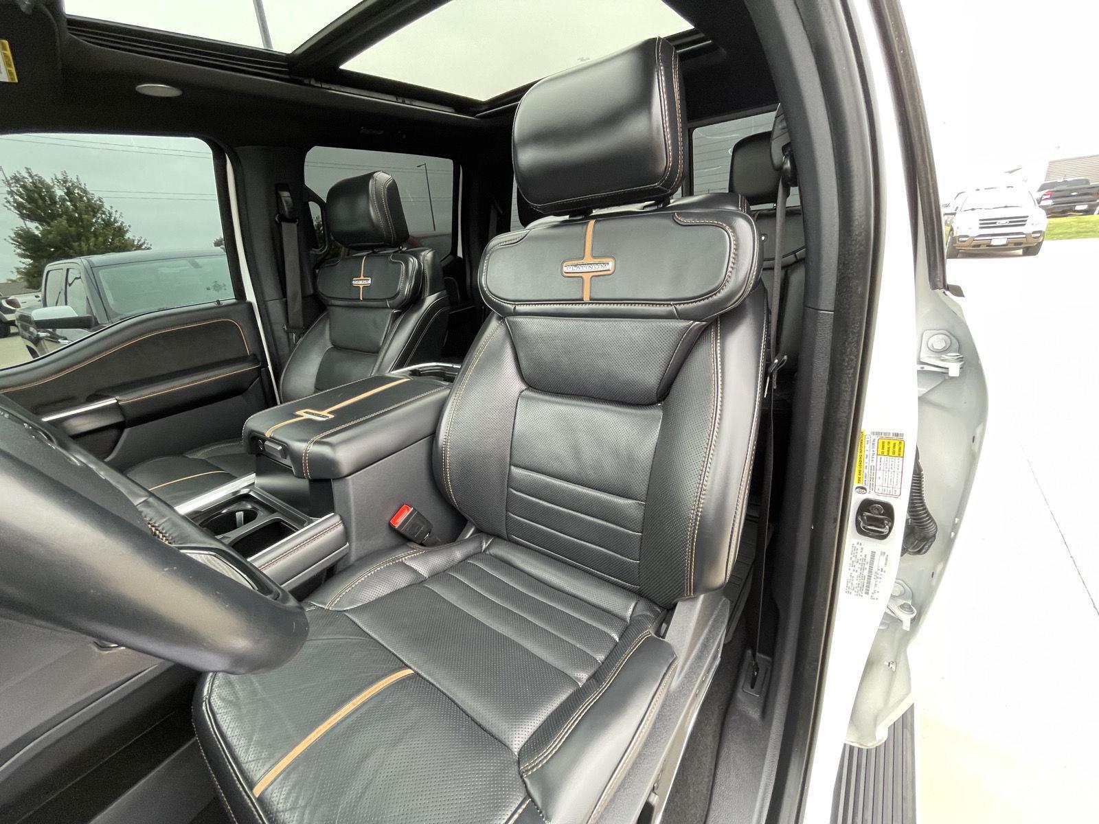 Vehicle photo 18