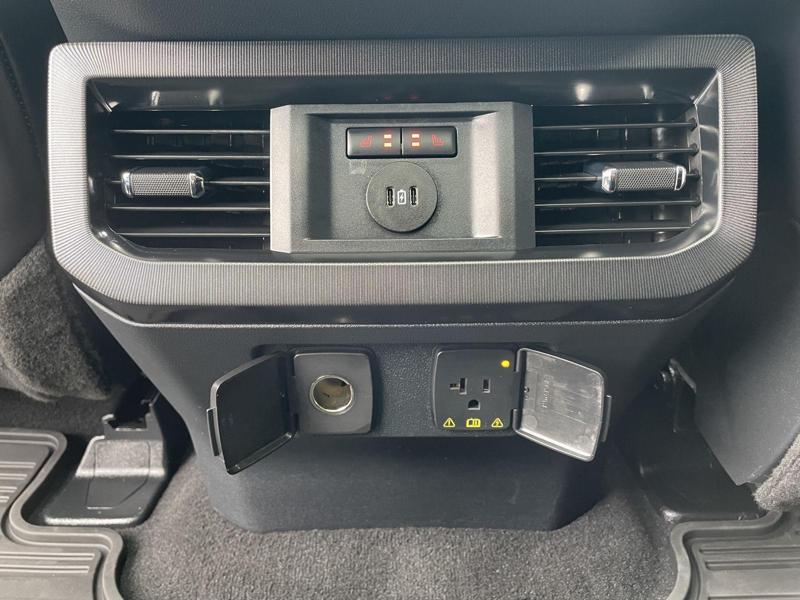 Vehicle photo 21