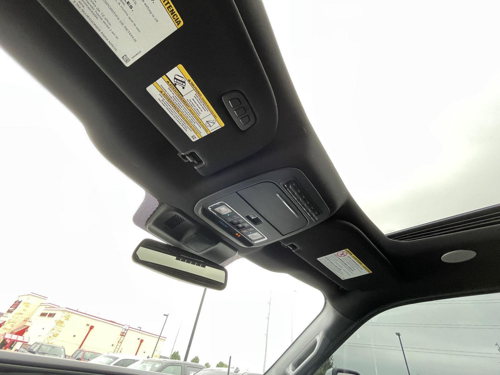 Vehicle photo 22