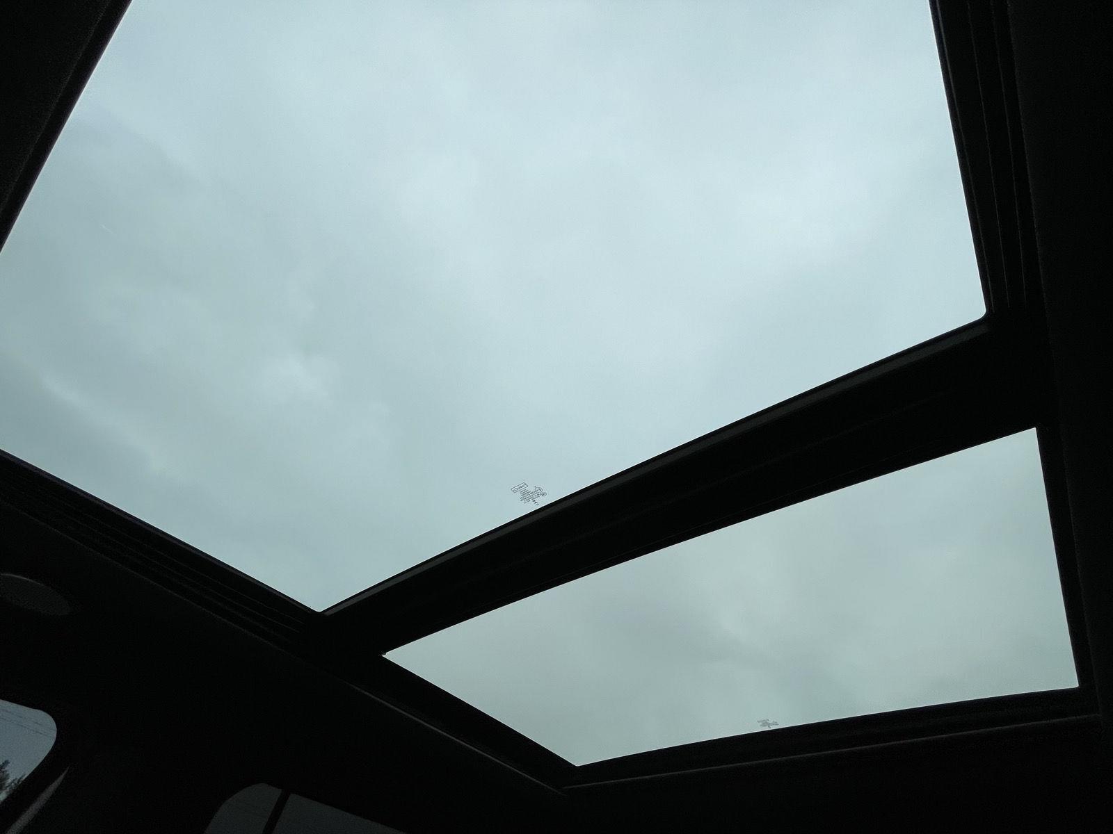 Vehicle photo 23