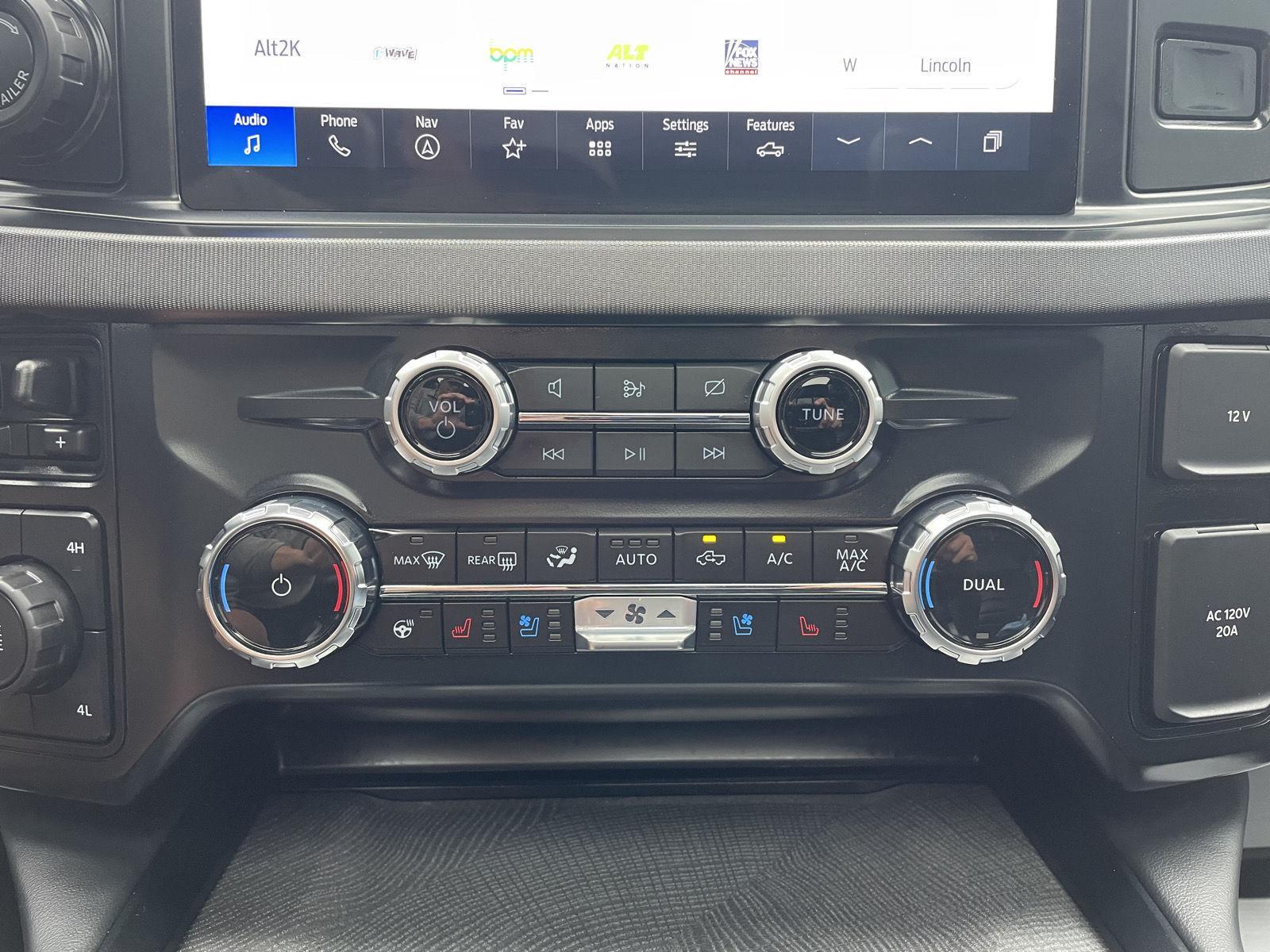 Vehicle photo 29