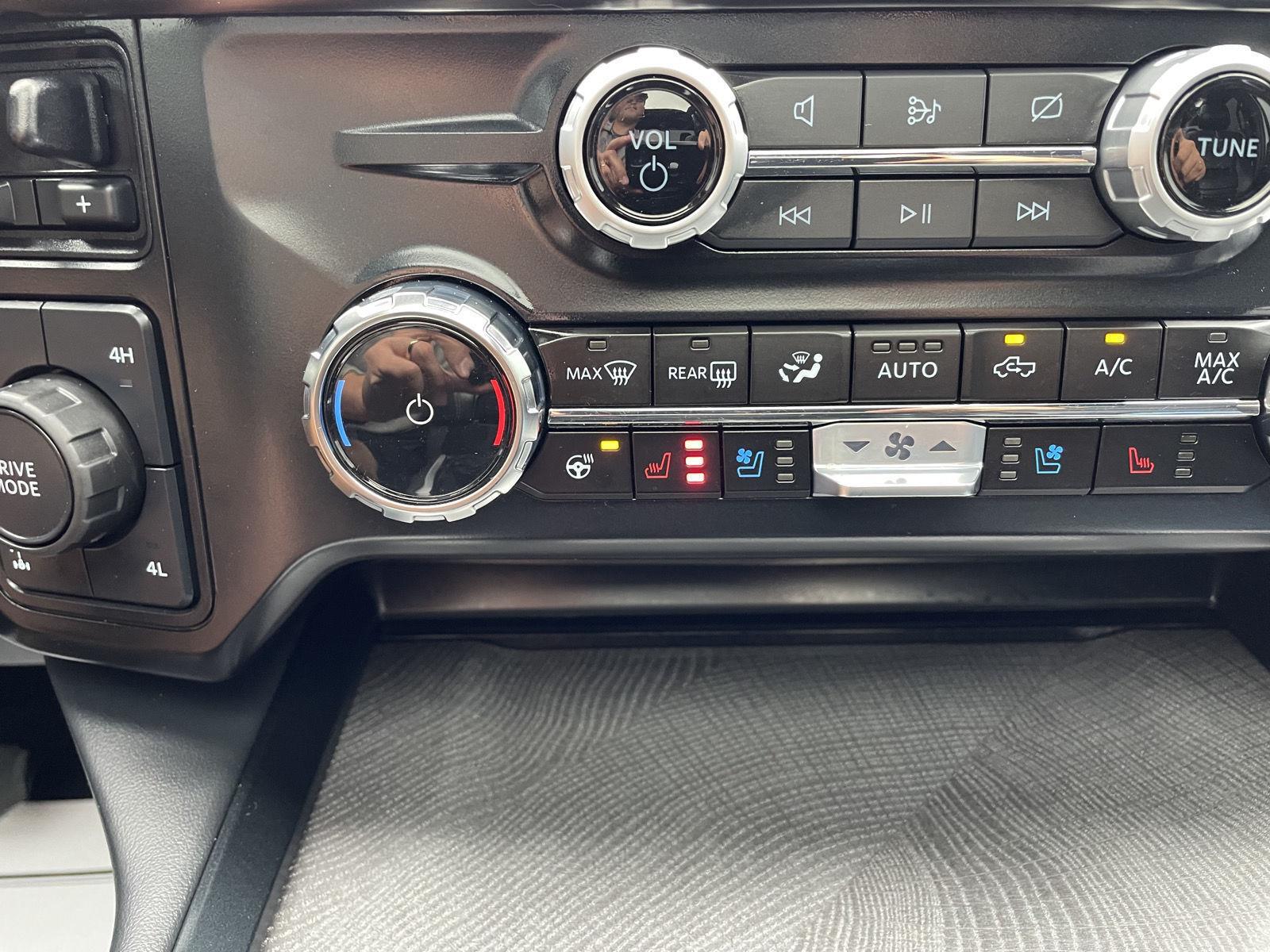 Vehicle photo 30