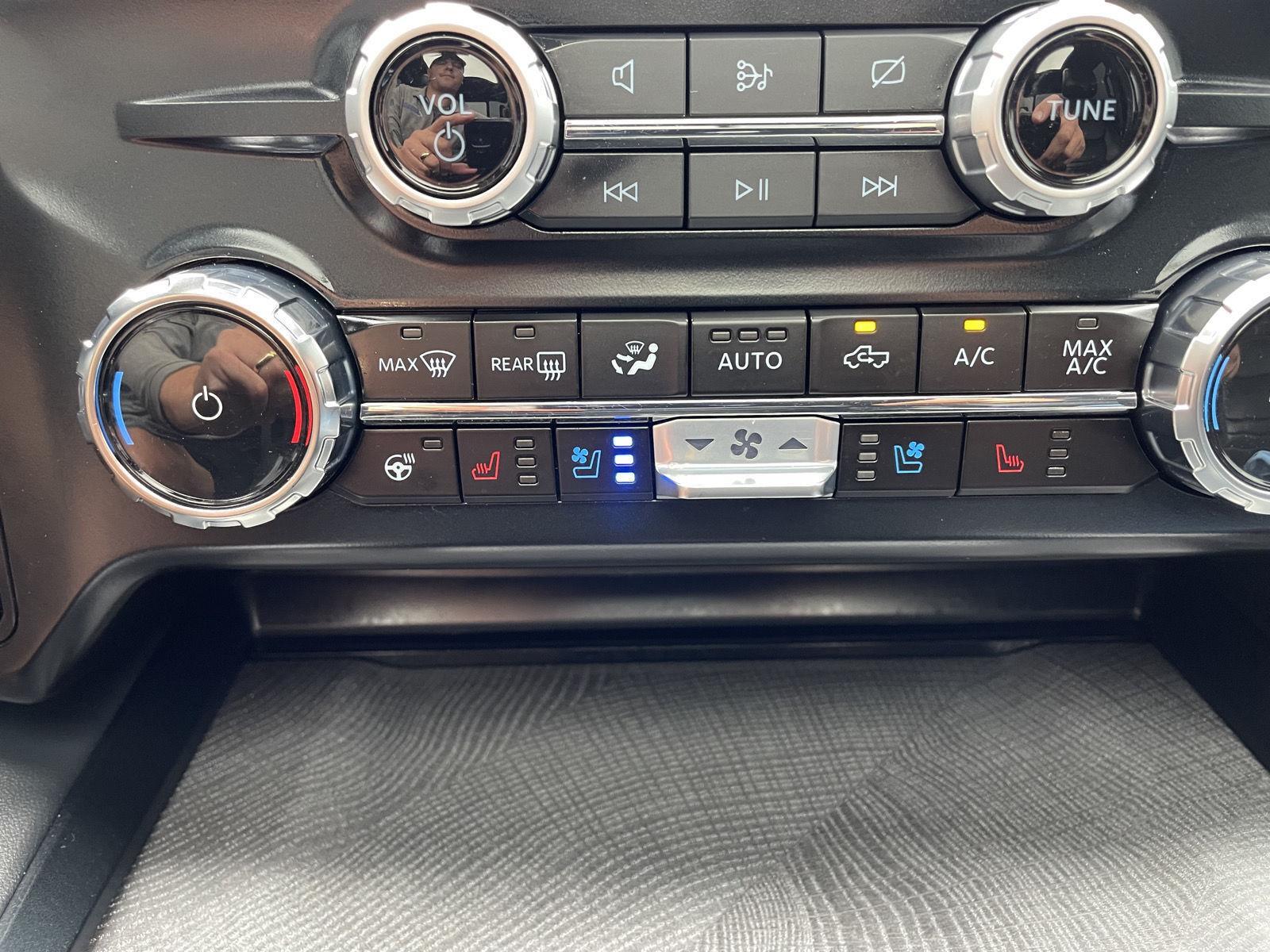 Vehicle photo 31