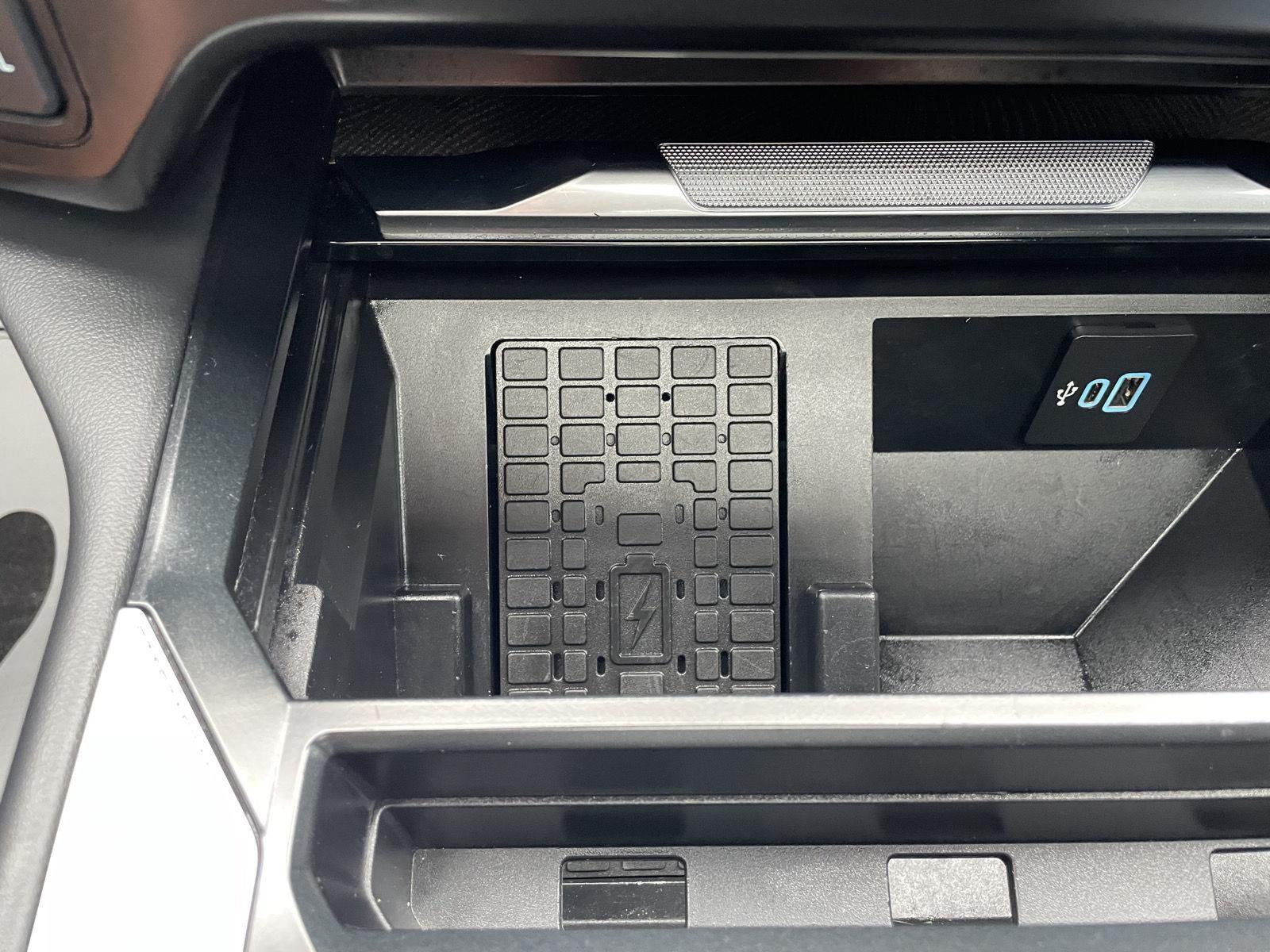 Vehicle photo 33