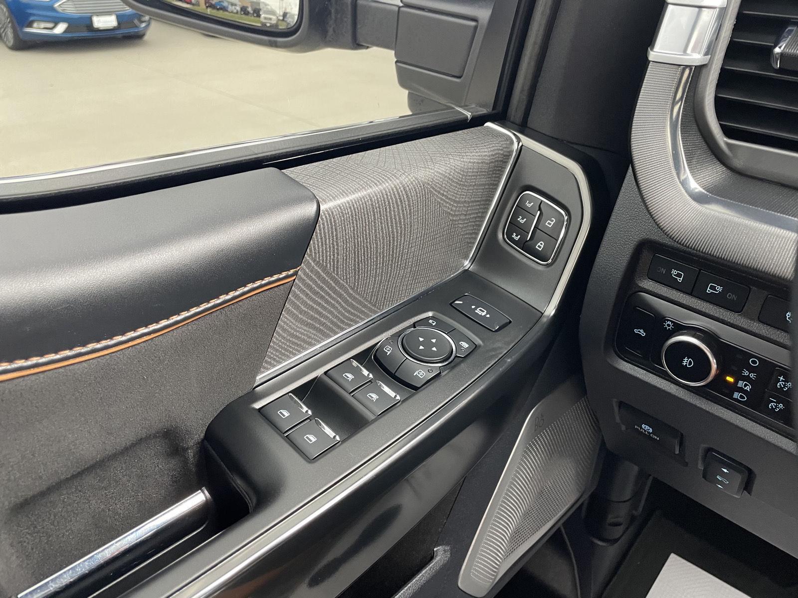 Vehicle photo 37