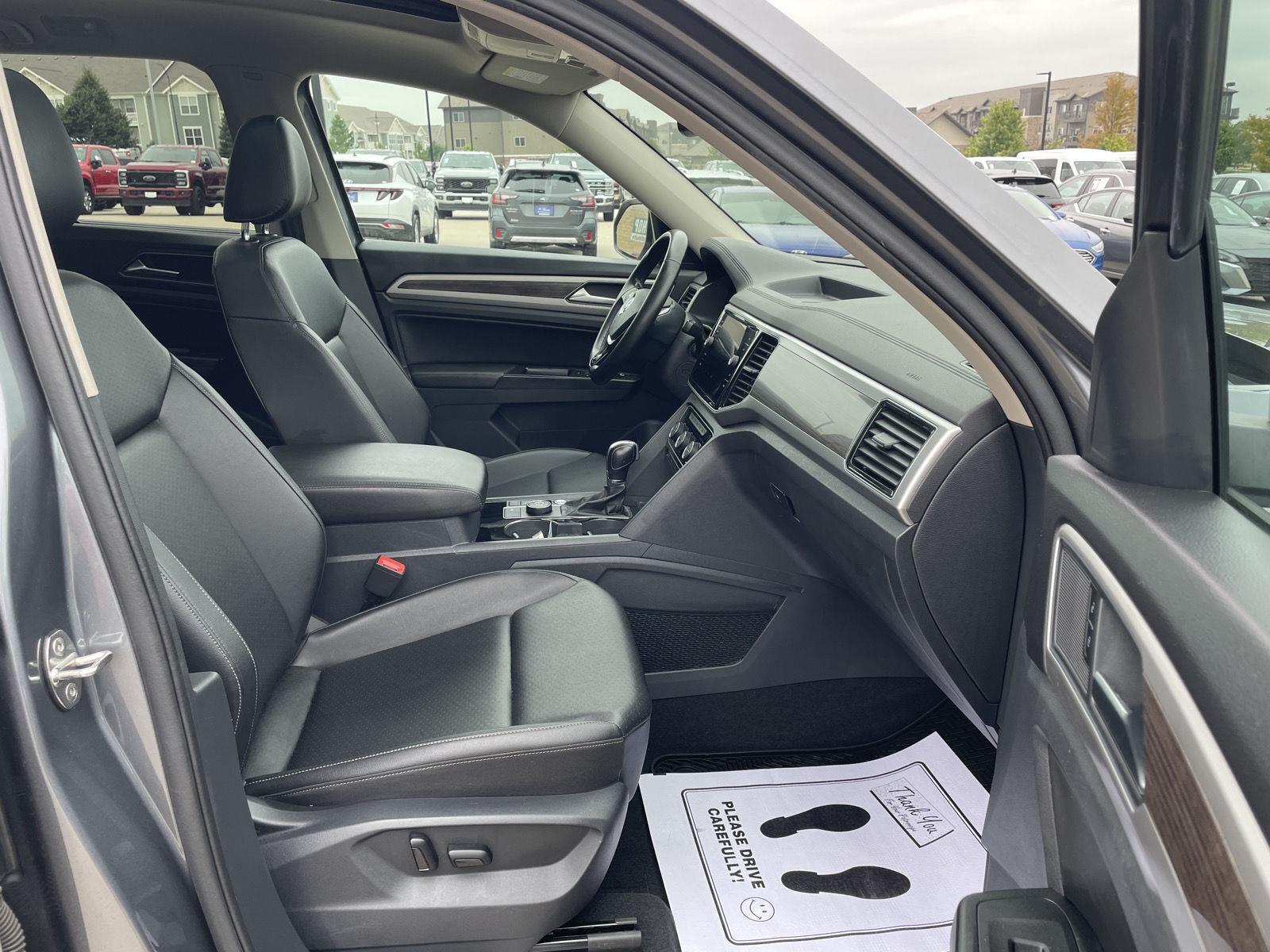 Vehicle photo 19