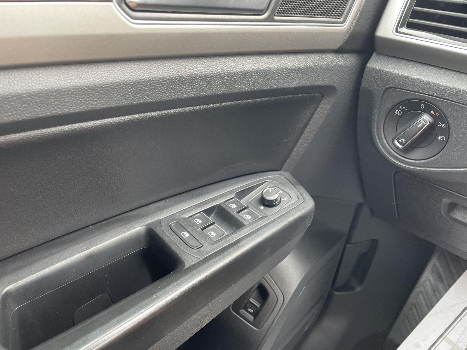 Vehicle photo 32