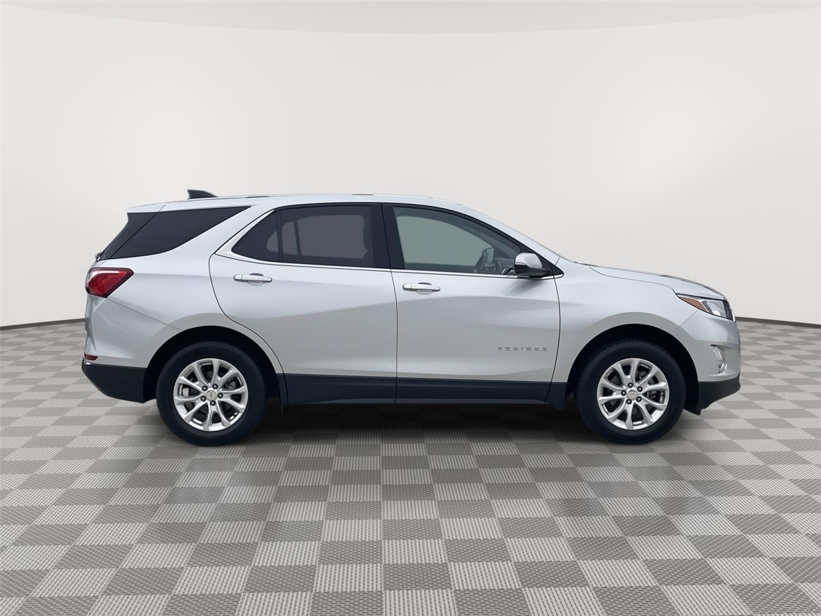 Vehicle photo 6