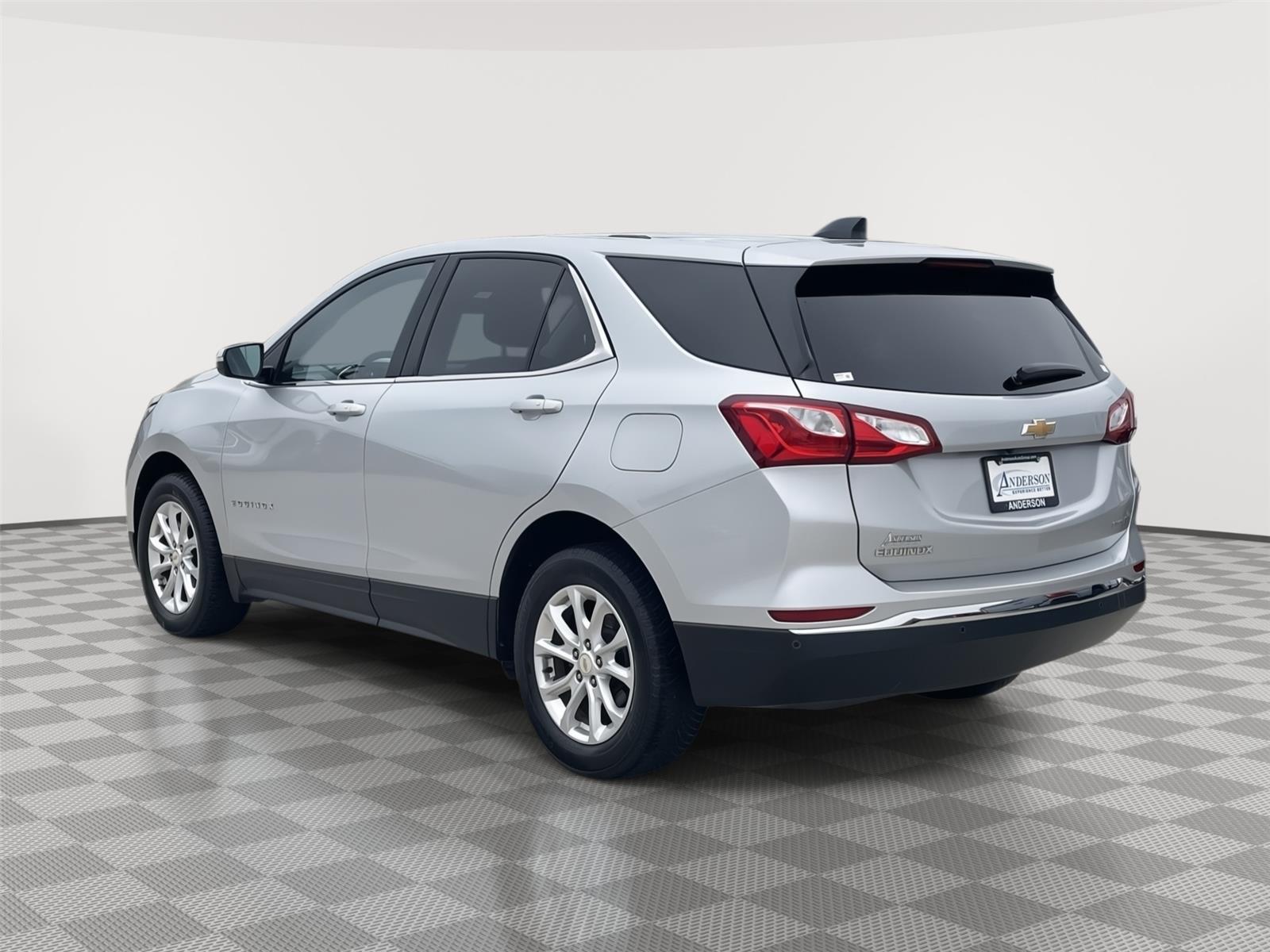 Vehicle photo 9