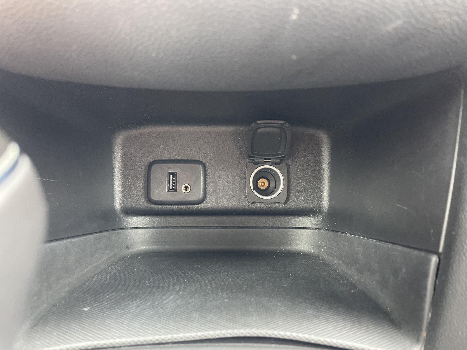 Vehicle photo 27