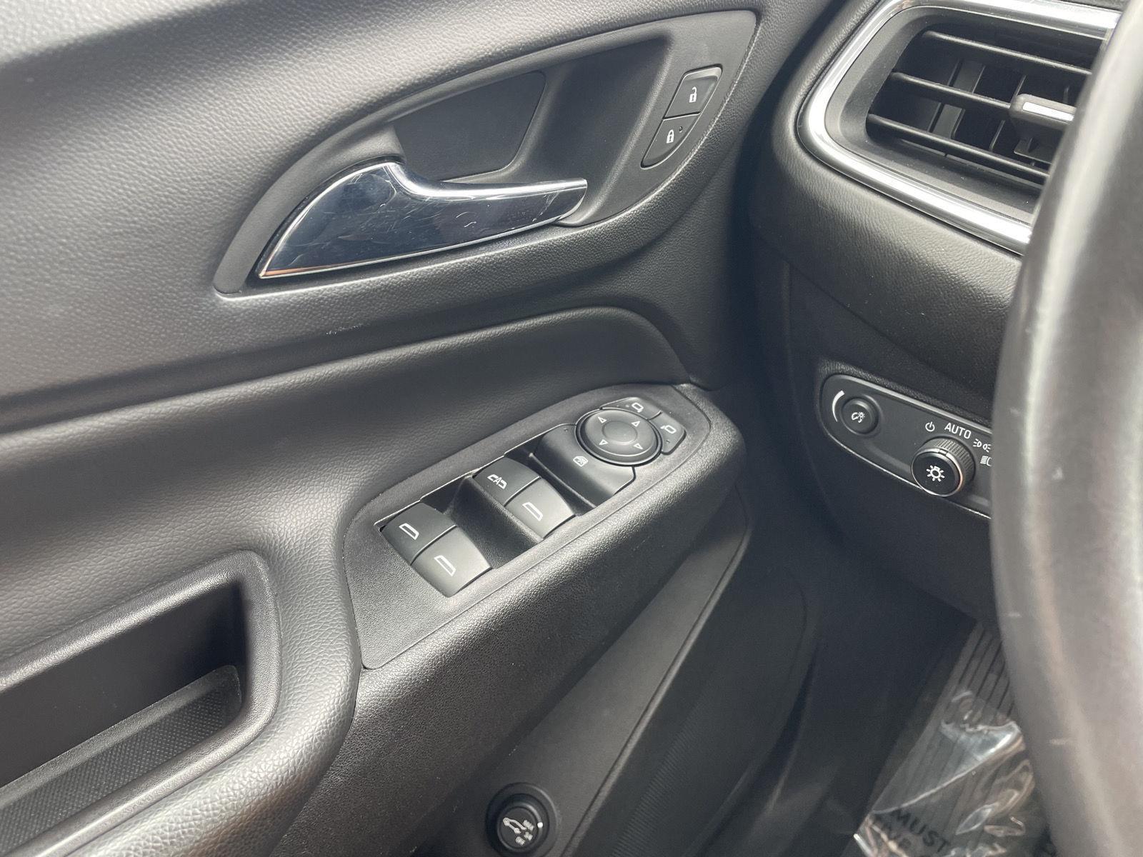 Vehicle photo 28