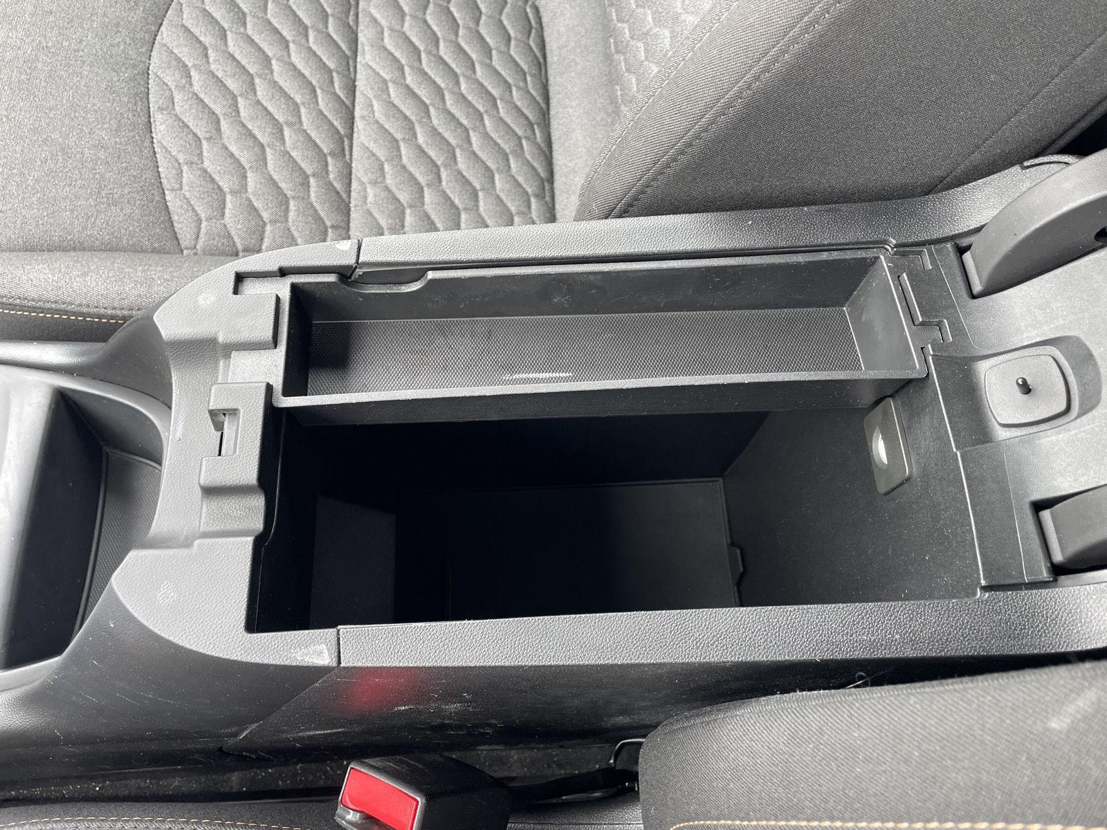 Vehicle photo 30
