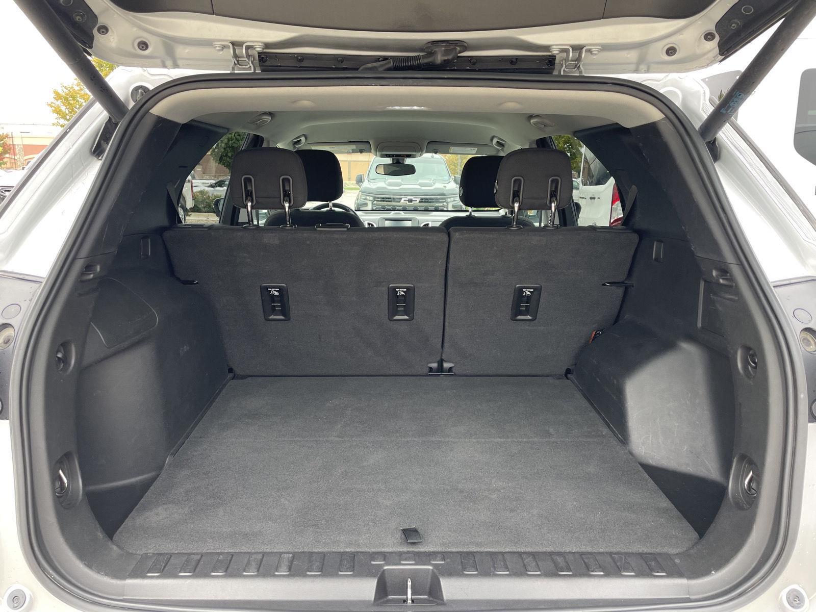 Vehicle photo 34