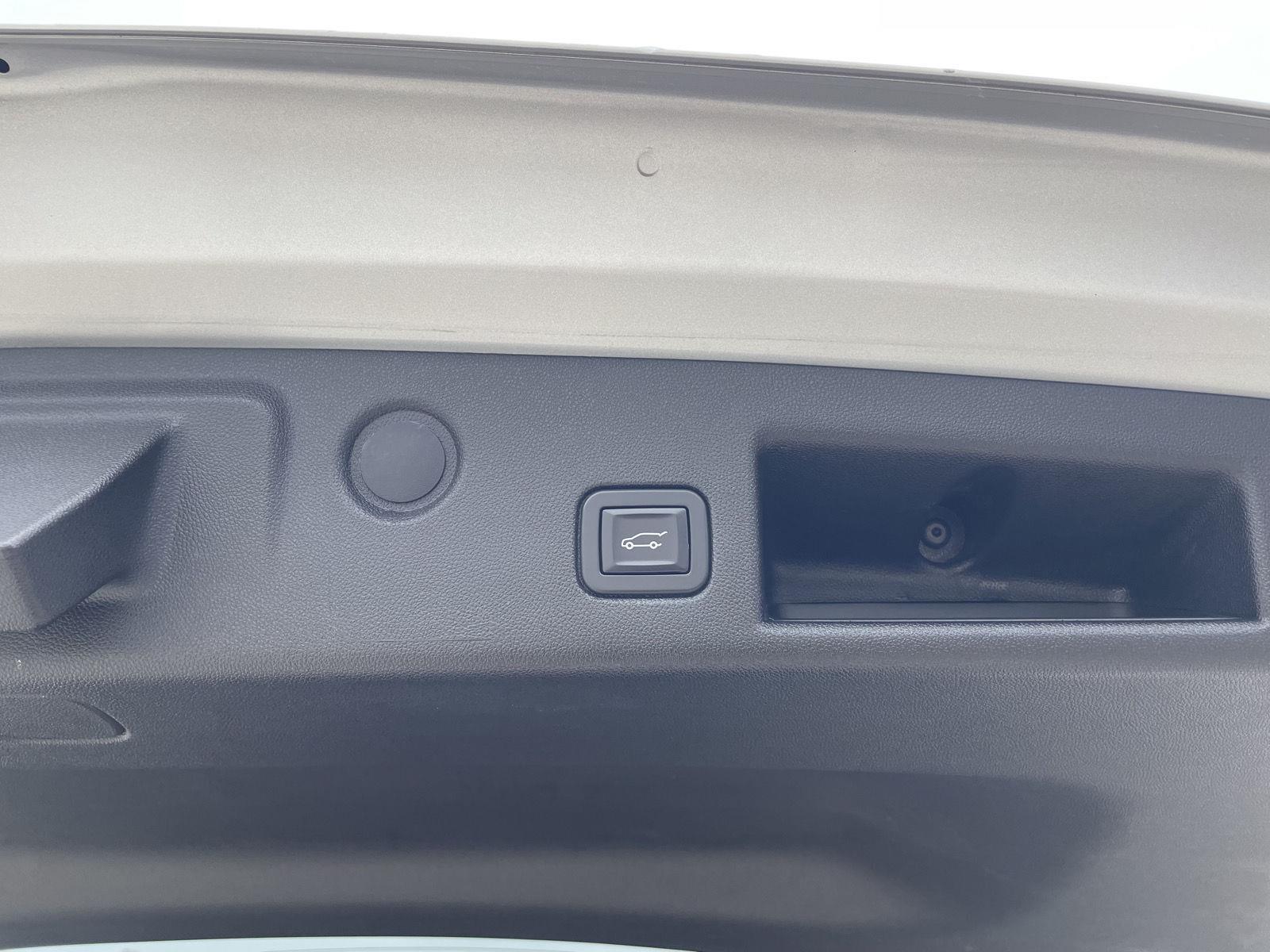 Vehicle photo 35