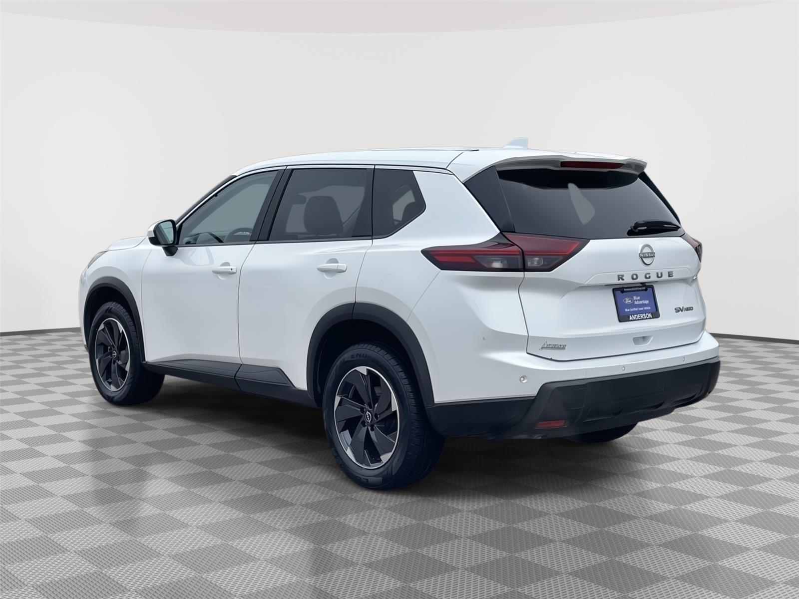 Vehicle photo 9